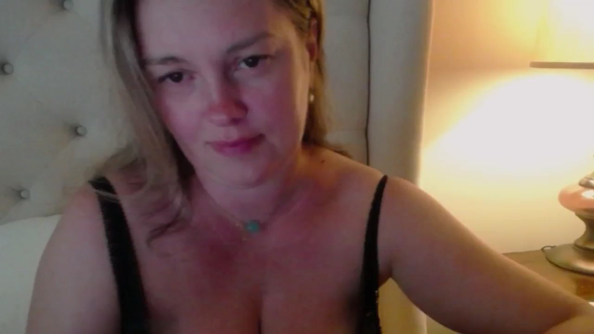 Gallery image thumbnail from J0llye's myfreecams stream on, 06/18/2024, 20:21 image 11 of 20