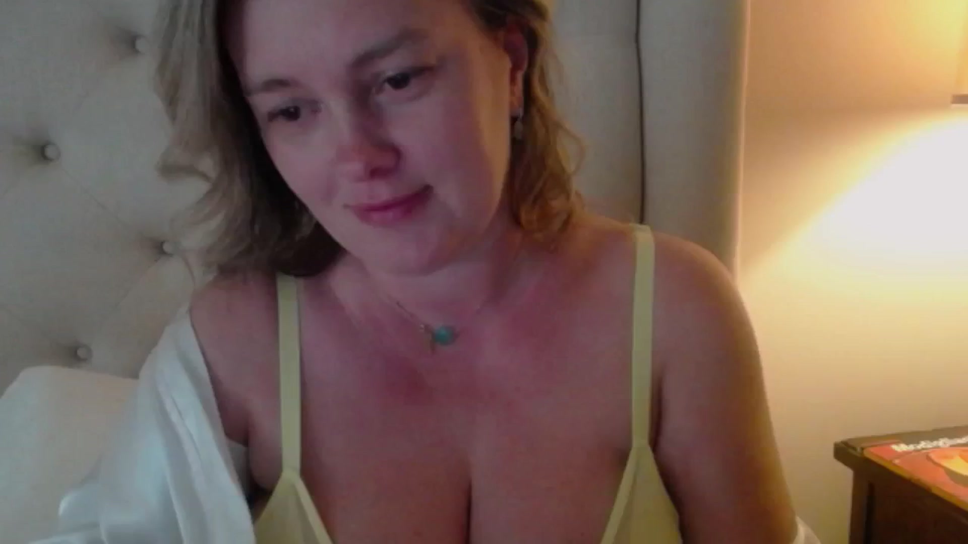 Gallery image thumbnail from J0llye's myfreecams stream on, 06/20/2024, 19:51 image 8 of 20