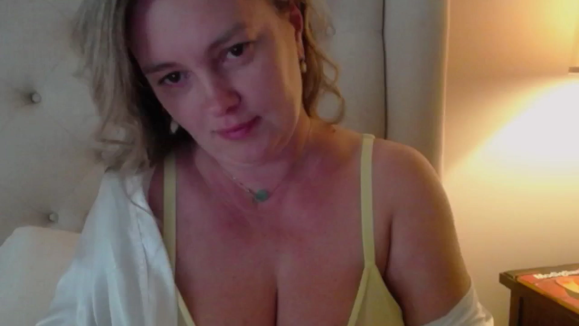 Gallery image thumbnail from J0llye's myfreecams stream on, 06/20/2024, 19:51 image 2 of 20