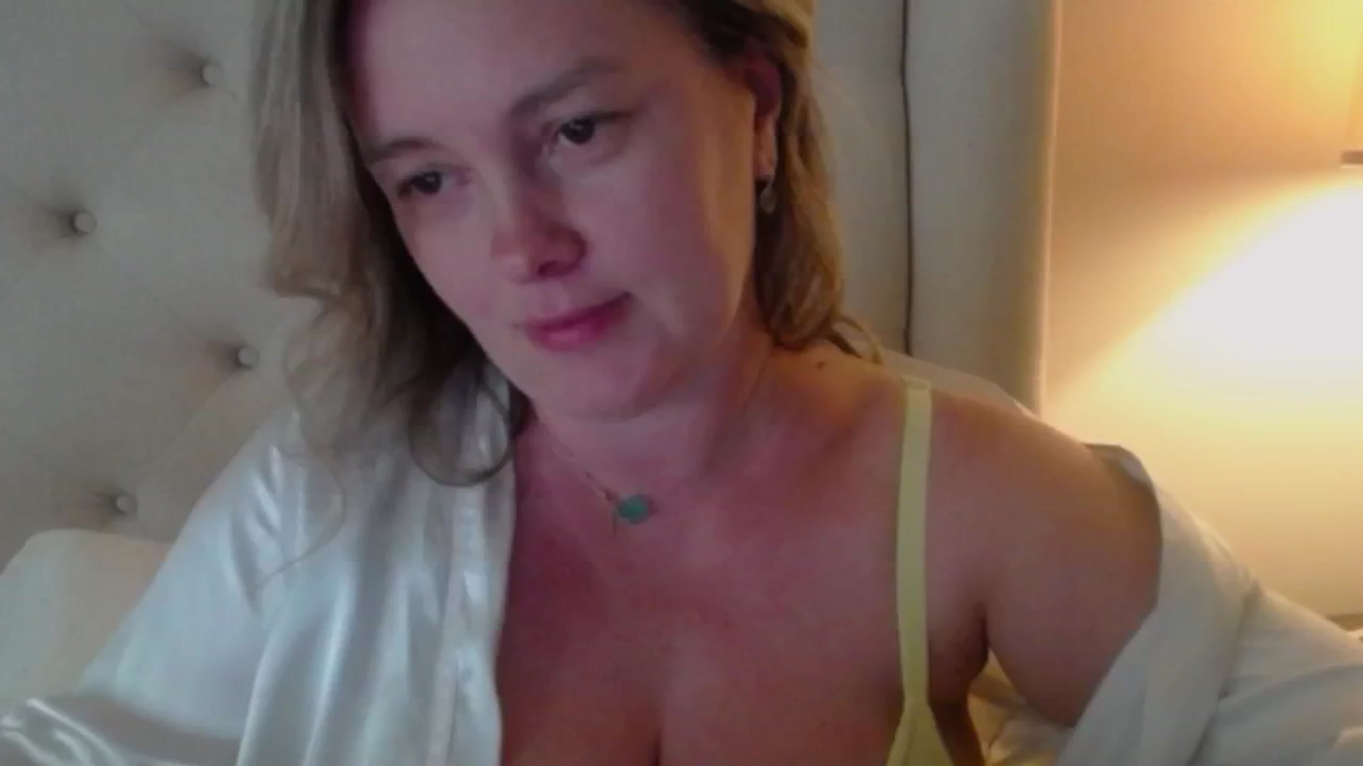 Gallery image thumbnail from J0llye's myfreecams stream on, 06/20/2024, 19:51 image 13 of 20