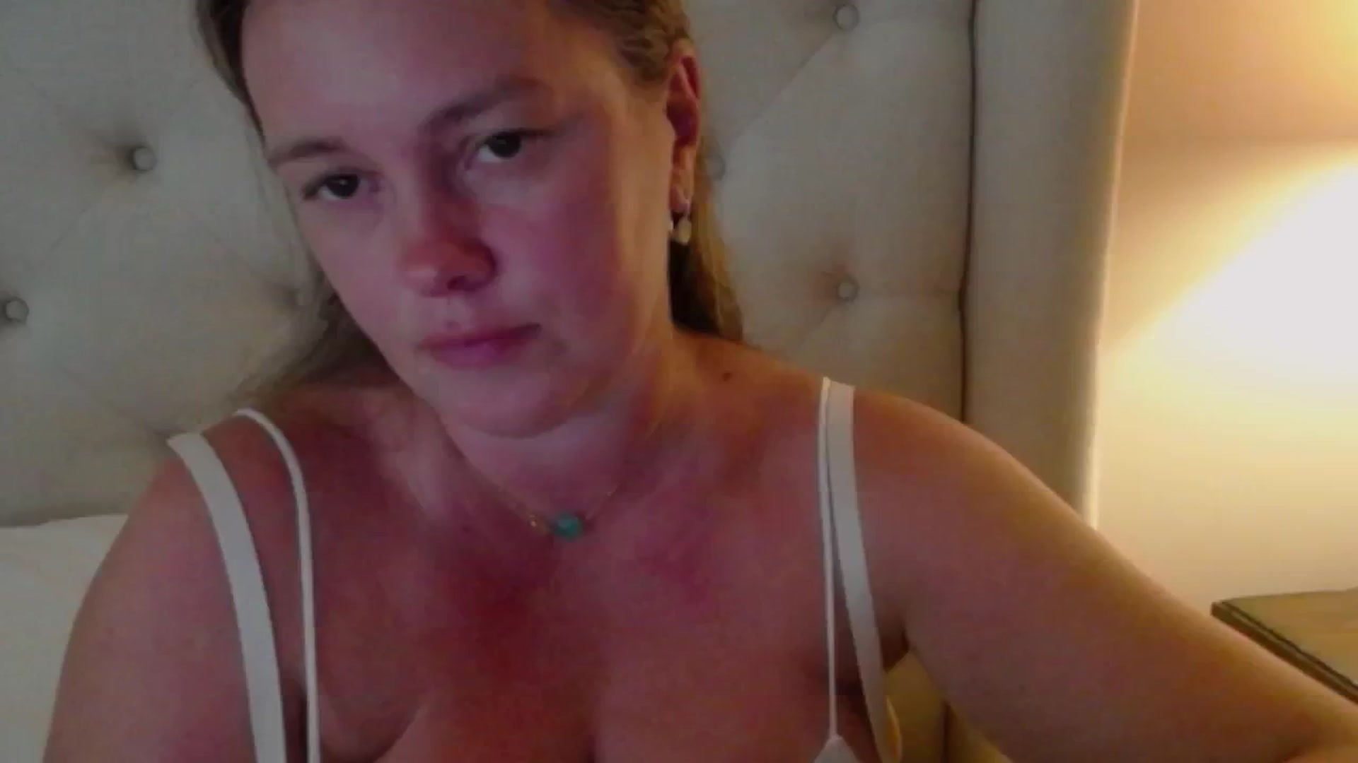 Gallery image thumbnail from J0llye's myfreecams stream on, 07/04/2024, 20:17 image 6 of 20