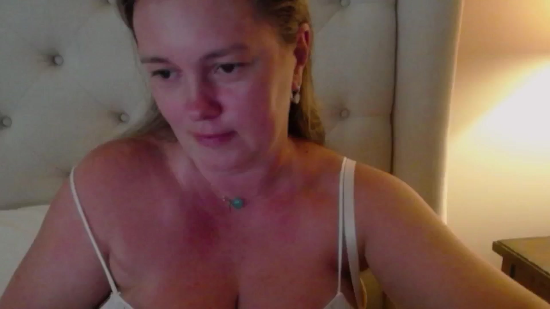 Gallery image thumbnail from J0llye's myfreecams stream on, 07/04/2024, 20:17 image 8 of 20