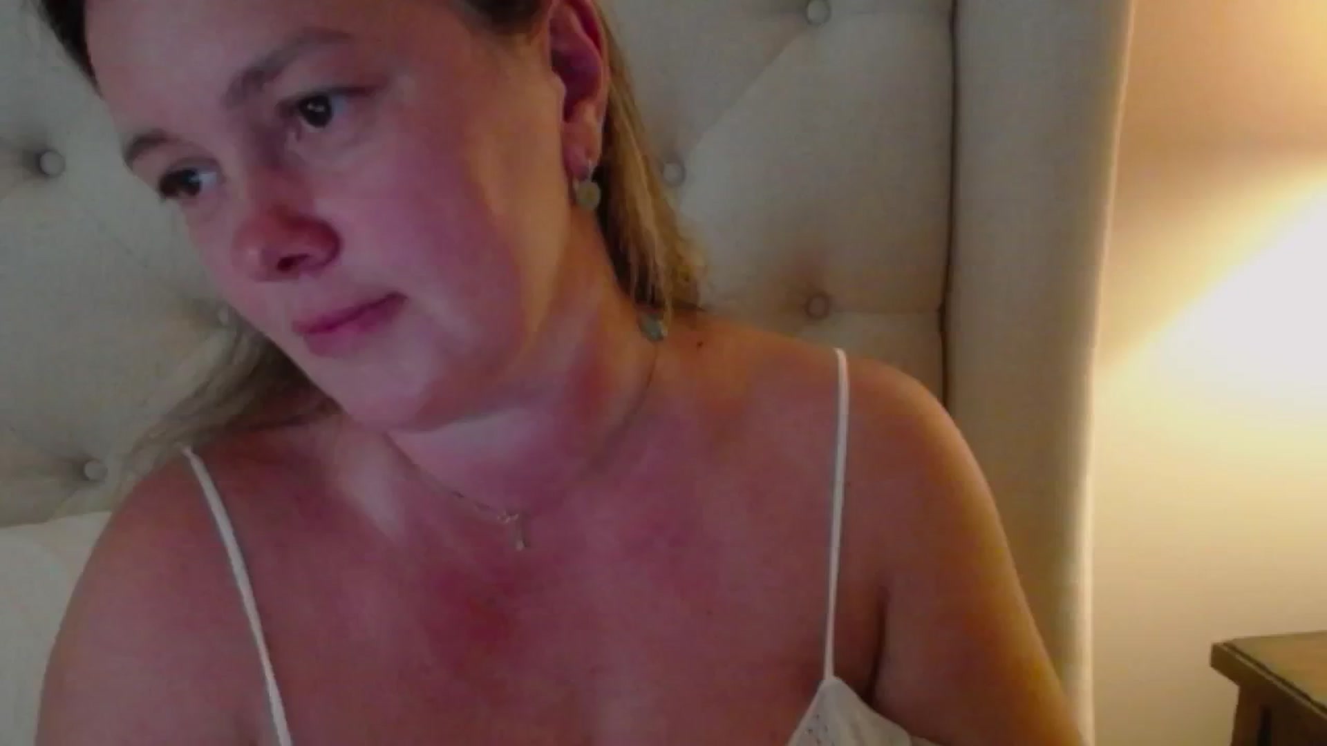 Gallery image thumbnail from J0llye's myfreecams stream on, 07/04/2024, 20:17 image 20 of 20