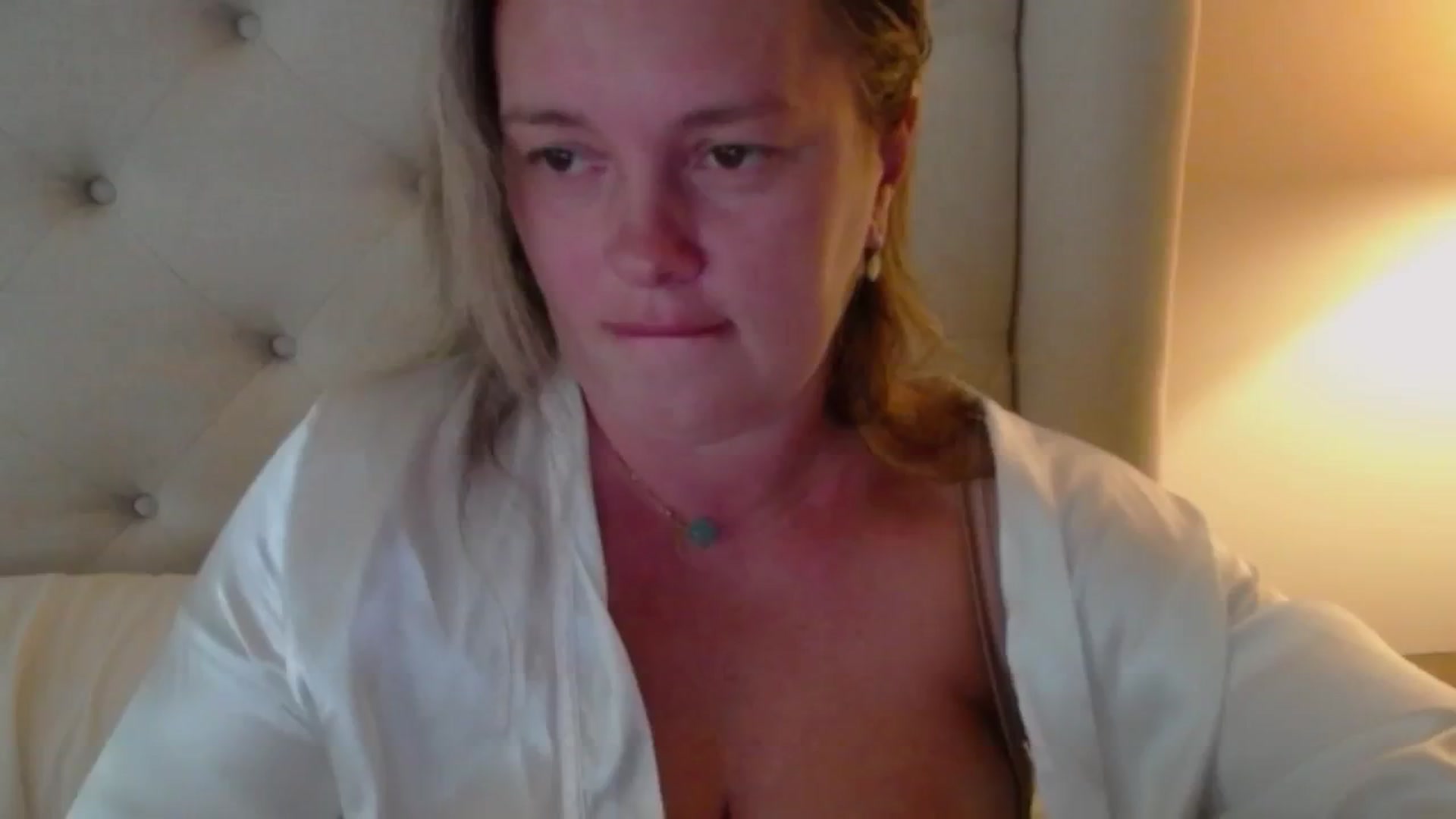 Gallery image thumbnail from J0llye's myfreecams stream on, 07/07/2024, 19:52 image 18 of 20