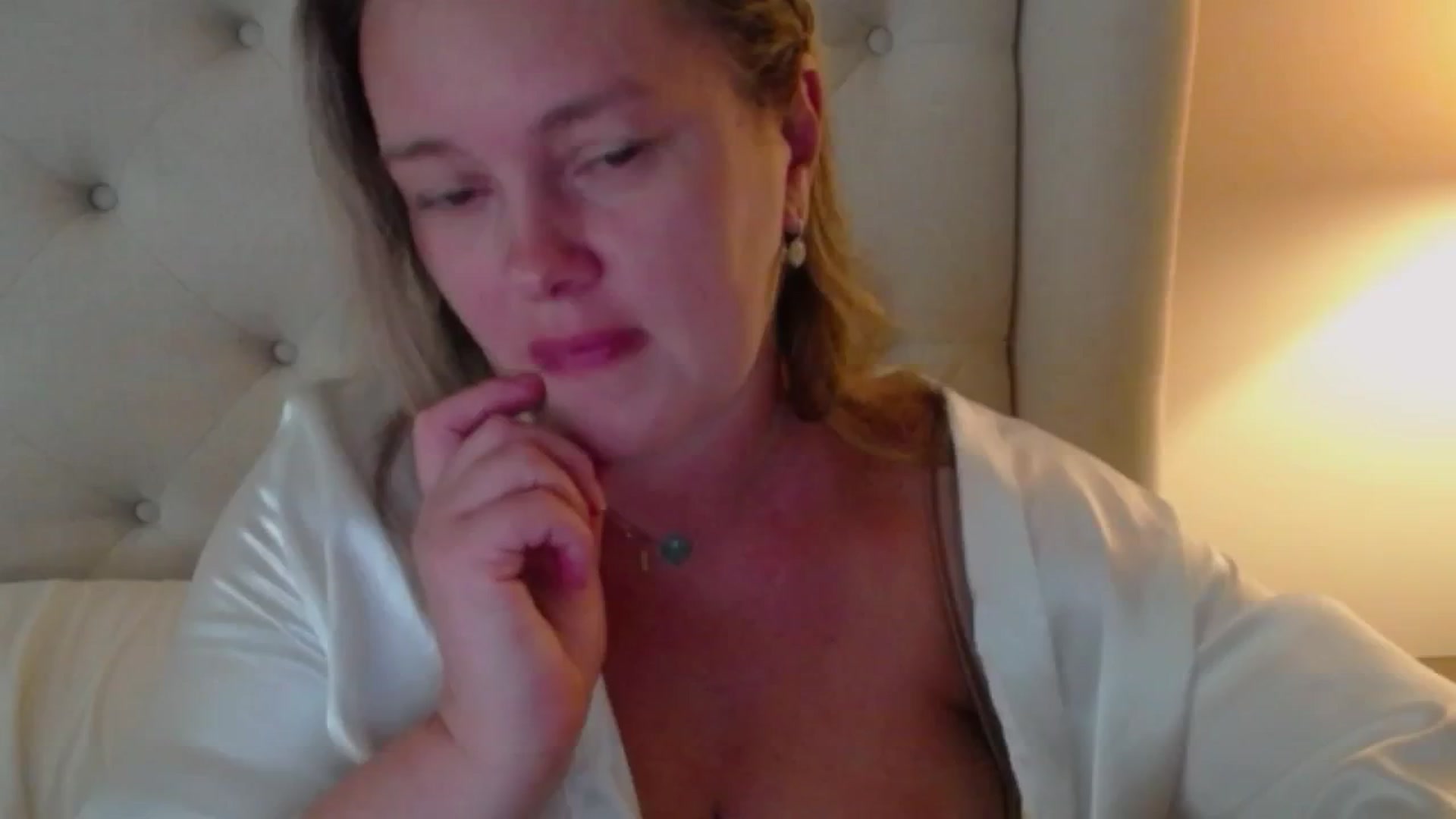 Gallery image thumbnail from J0llye's myfreecams stream on, 07/07/2024, 19:52 image 16 of 20