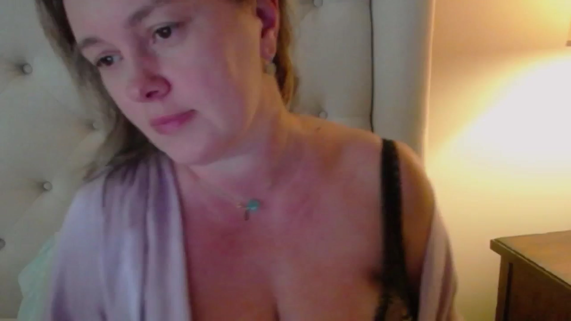 Gallery image thumbnail from J0llye's myfreecams stream on, 07/10/2024, 19:23 image 14 of 20