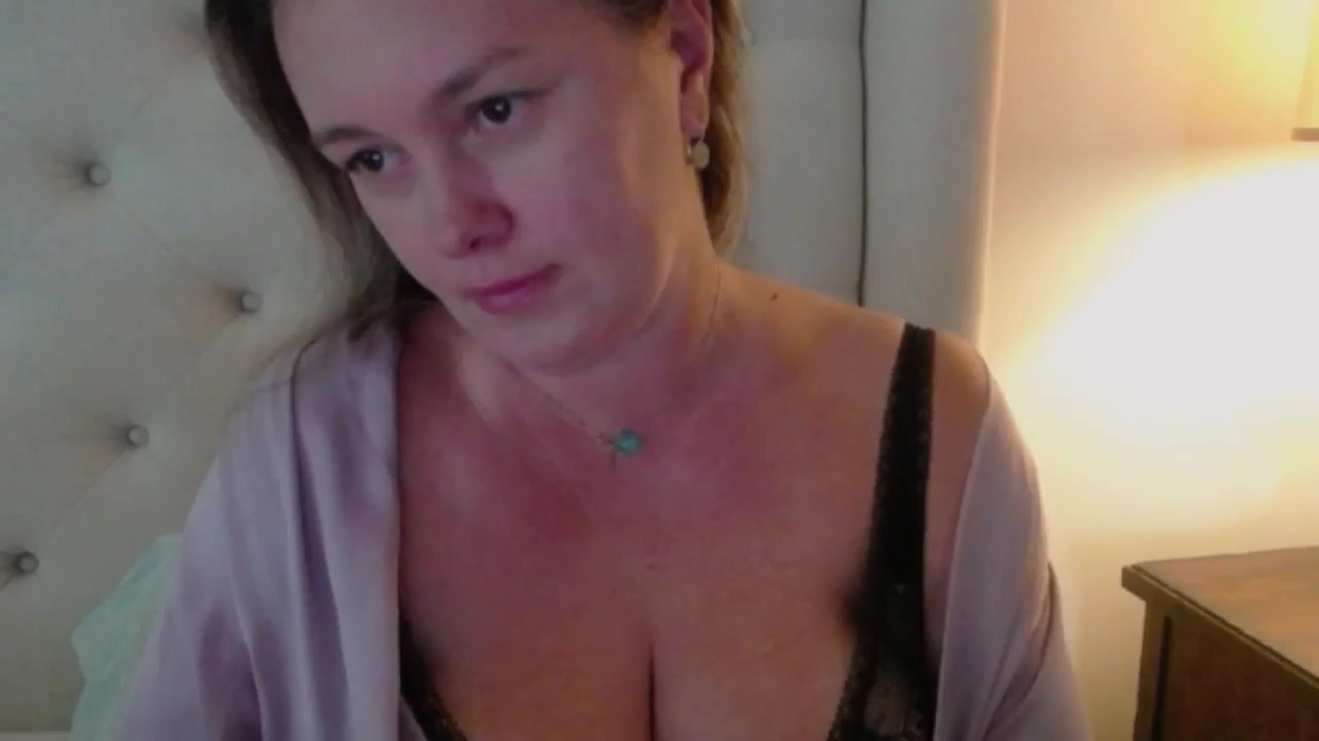 Gallery image thumbnail from J0llye's myfreecams stream on, 07/10/2024, 19:23 image 4 of 20