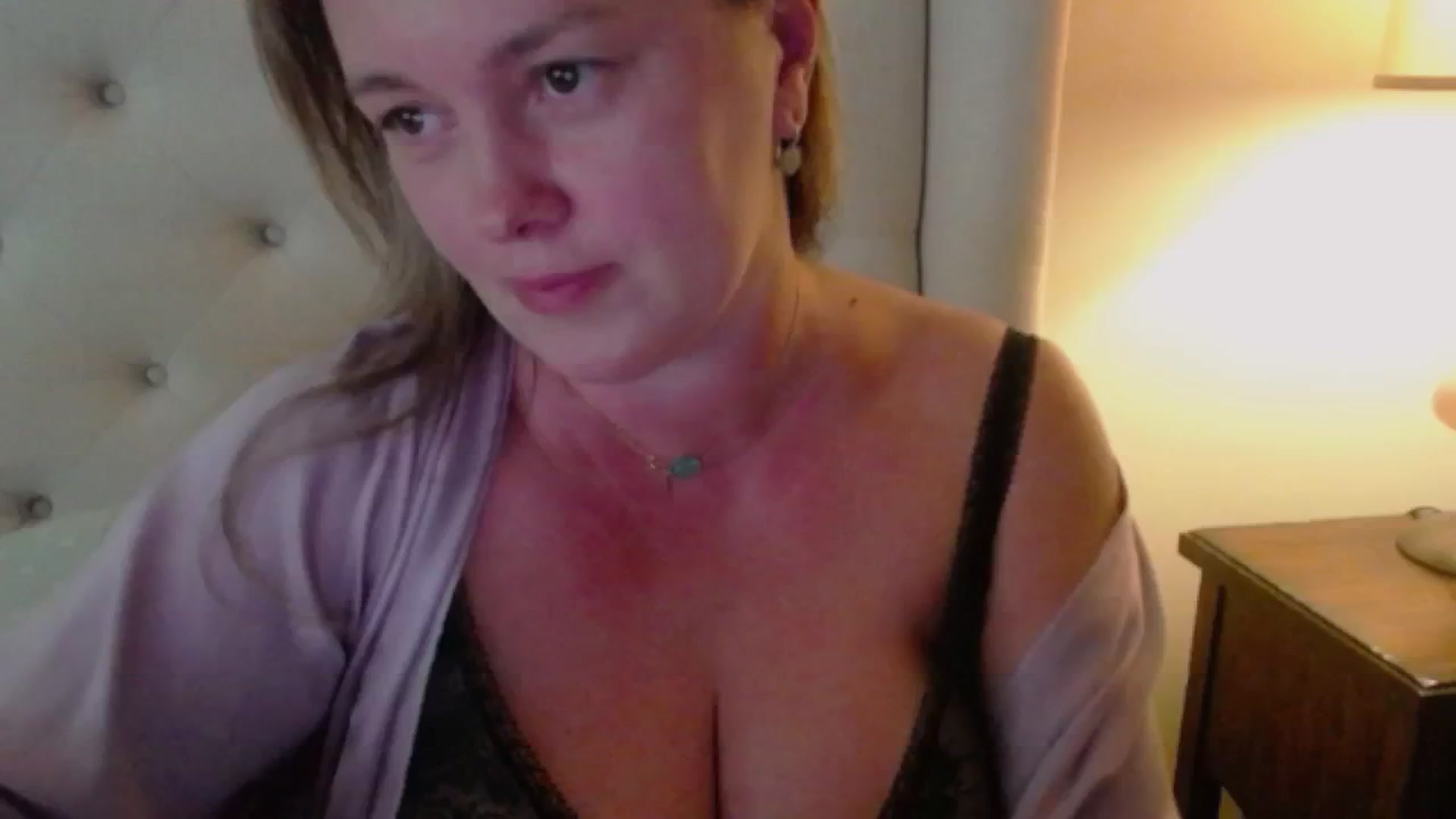 Gallery image thumbnail from J0llye's myfreecams stream on, 07/10/2024, 20:55 image 3 of 20