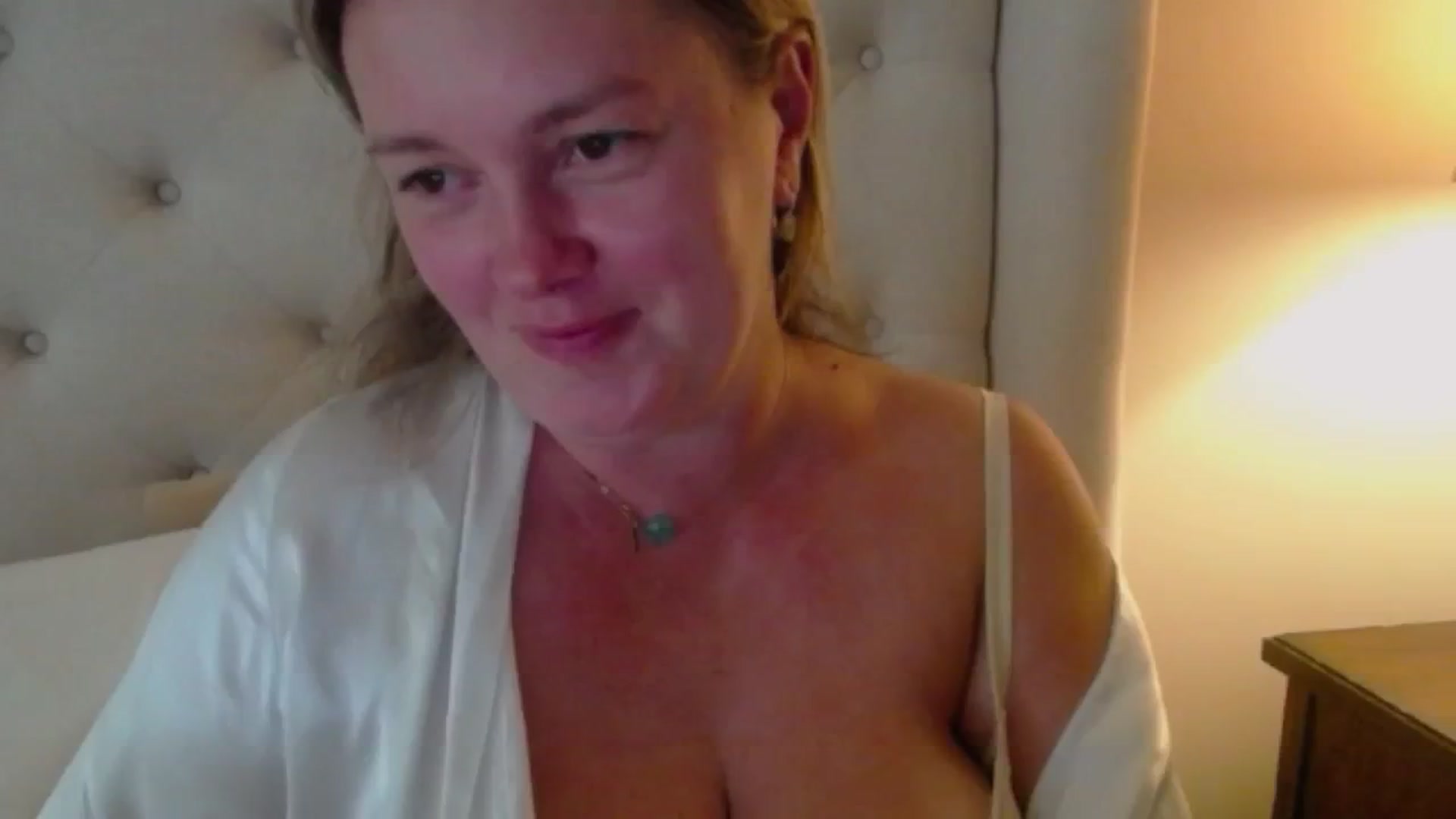 Gallery image thumbnail from J0llye's myfreecams stream on, 07/12/2024, 20:01 image 18 of 20