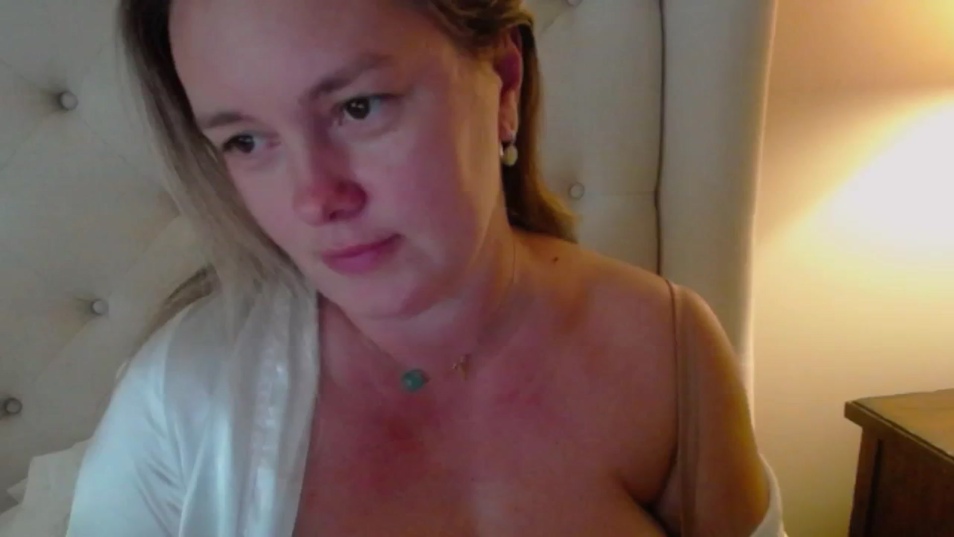 Gallery image thumbnail from J0llye's myfreecams stream on, 07/15/2024, 20:06 image 17 of 20