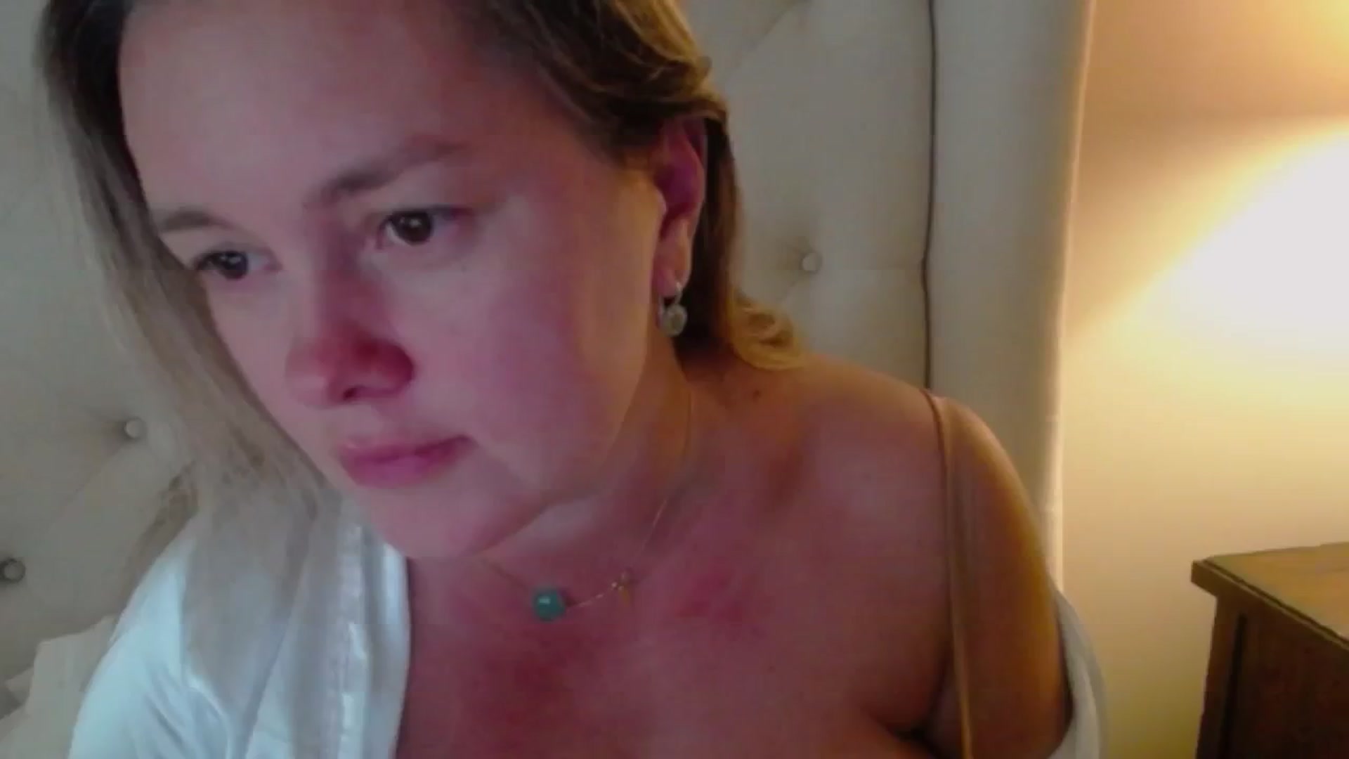 Gallery image thumbnail from J0llye's myfreecams stream on, 07/15/2024, 20:06 image 19 of 20