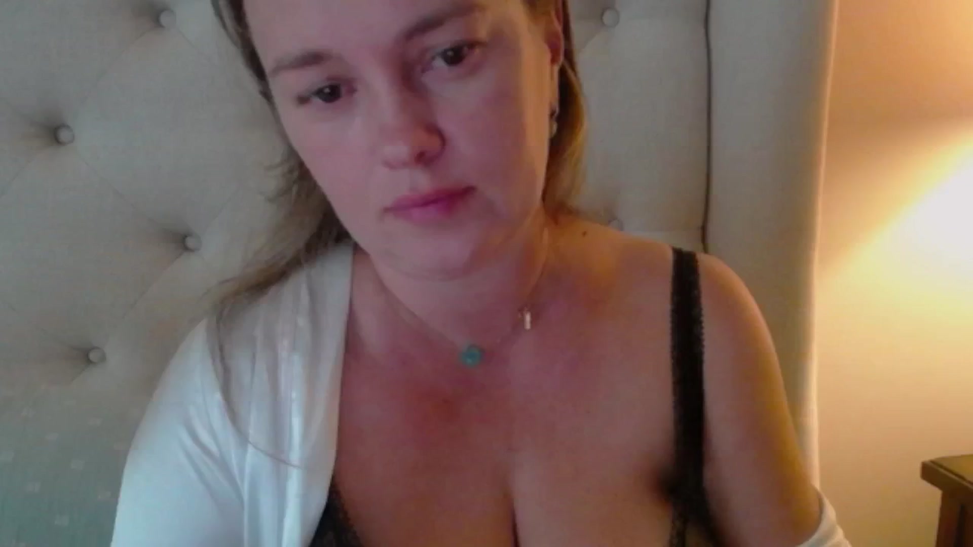 Gallery image thumbnail from J0llye's myfreecams stream on, 07/22/2024, 20:28 image 16 of 20
