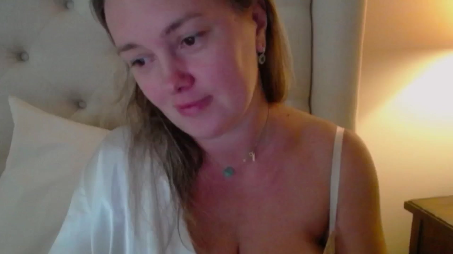 Gallery image thumbnail from J0llye's myfreecams stream on, 07/25/2024, 20:56 image 8 of 20