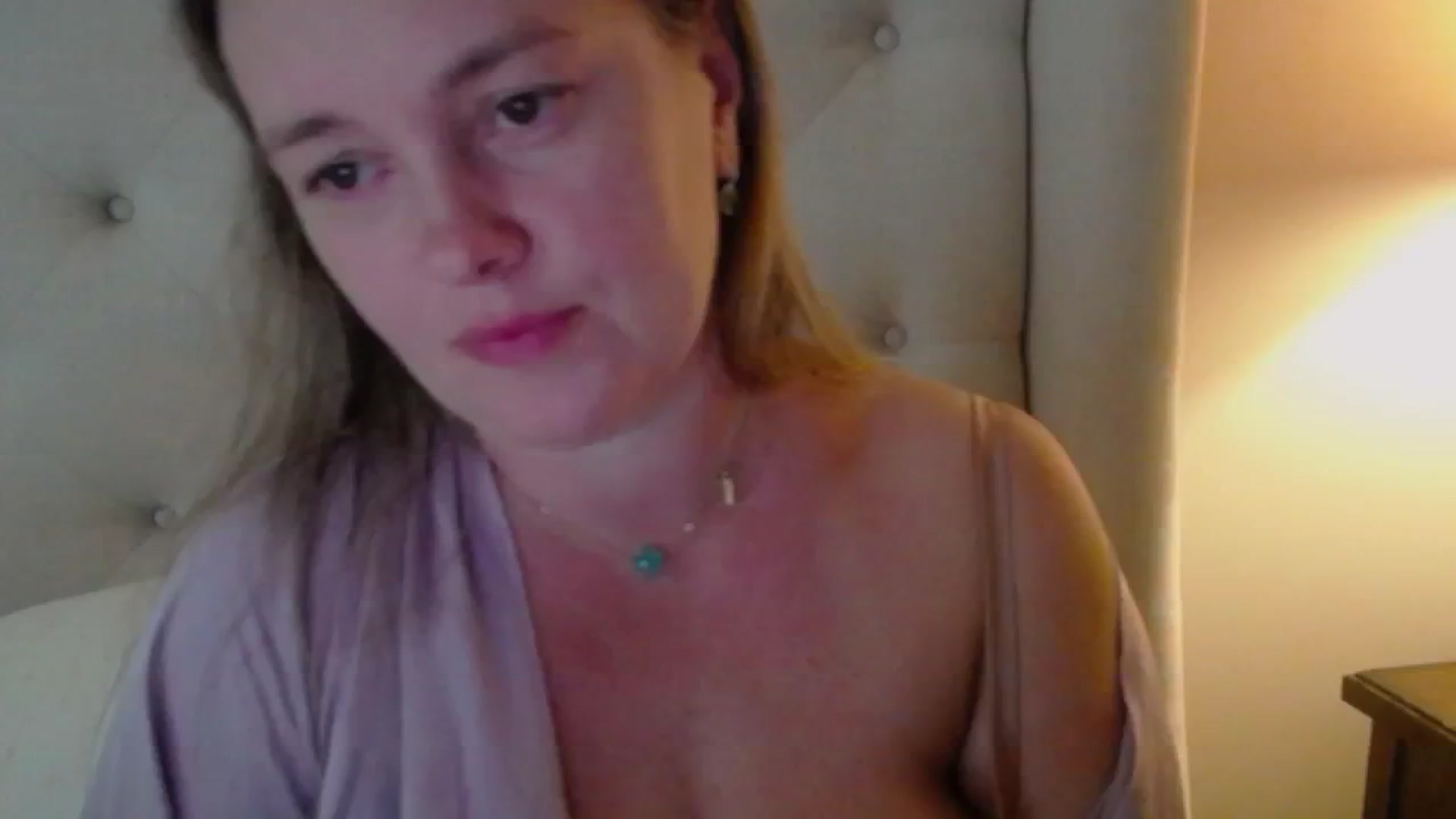 Gallery image thumbnail from J0llye's myfreecams stream on, 07/31/2024, 20:13 image 19 of 20