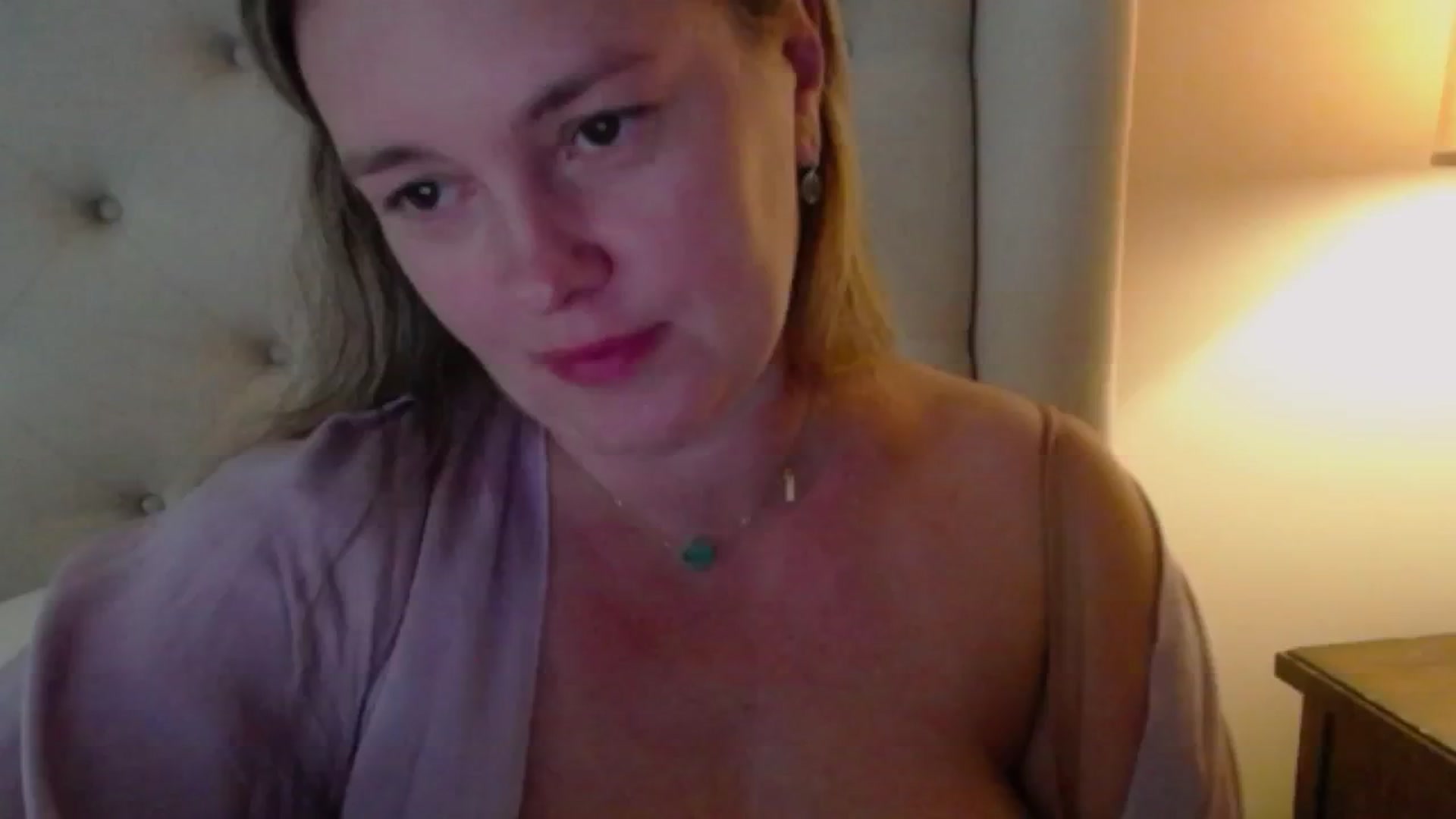 Gallery image thumbnail from J0llye's myfreecams stream on, 07/31/2024, 20:13 image 10 of 20