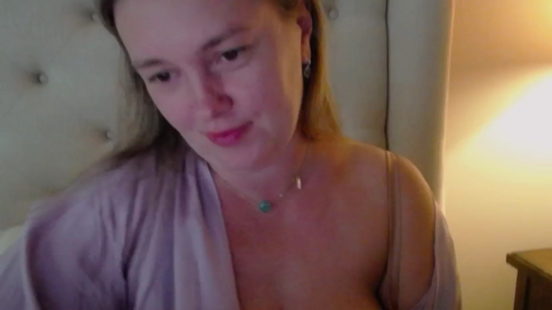 Gallery image thumbnail from J0llye's myfreecams stream on, 07/31/2024, 20:13 image 17 of 20