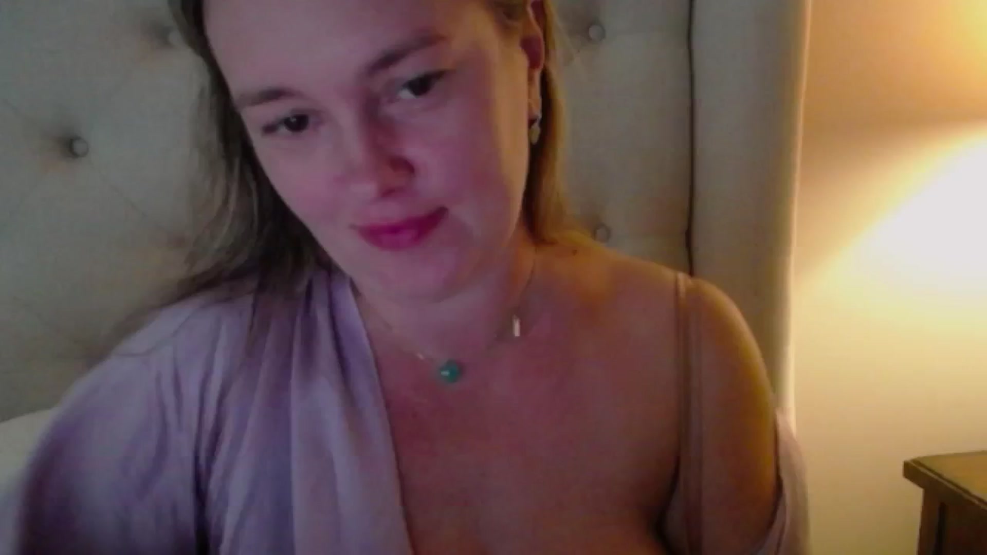 Gallery image thumbnail from J0llye's myfreecams stream on, 07/31/2024, 20:13 image 14 of 20