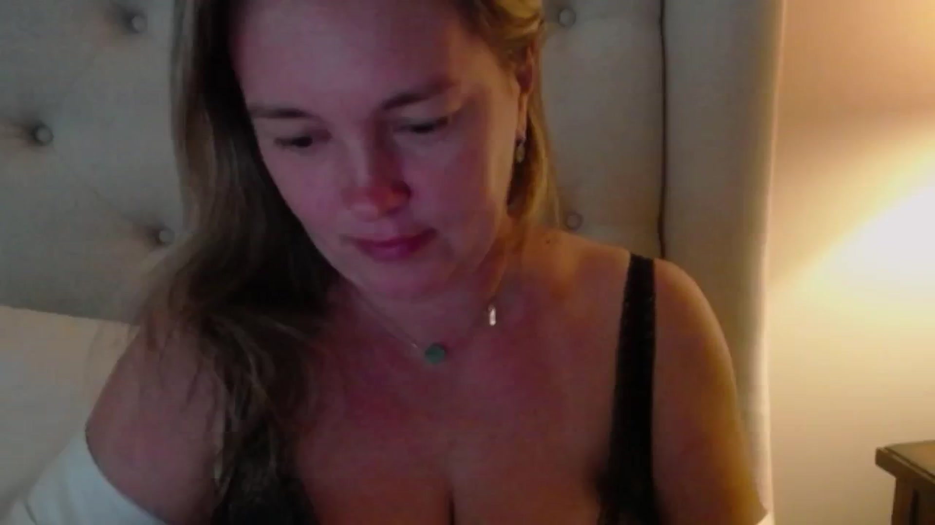 Gallery image thumbnail from J0llye's myfreecams stream on, 08/06/2024, 19:54 image 17 of 20