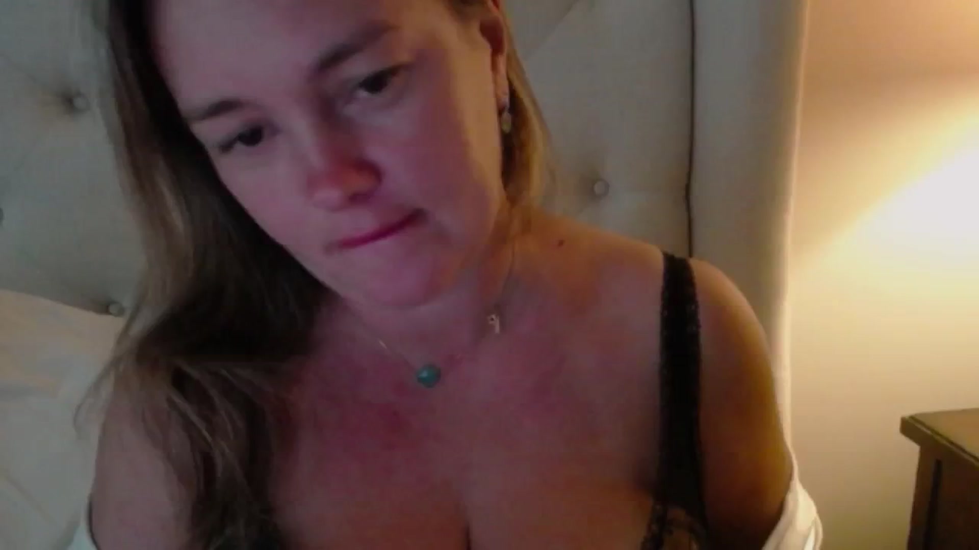 Gallery image thumbnail from J0llye's myfreecams stream on, 08/06/2024, 19:54 image 11 of 20