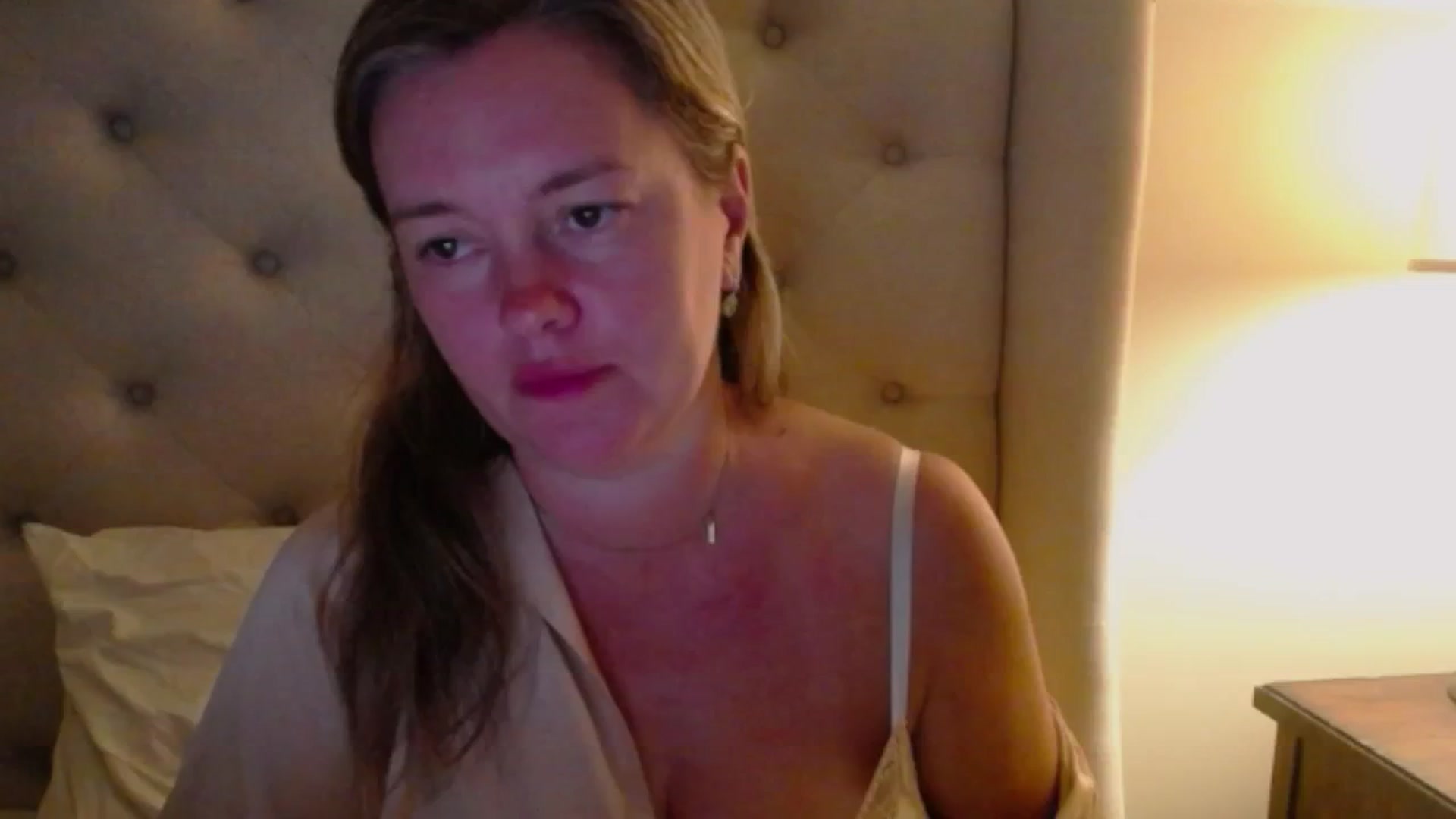 Gallery image thumbnail from J0llye's myfreecams stream on, 08/07/2024, 03:45 image 15 of 20