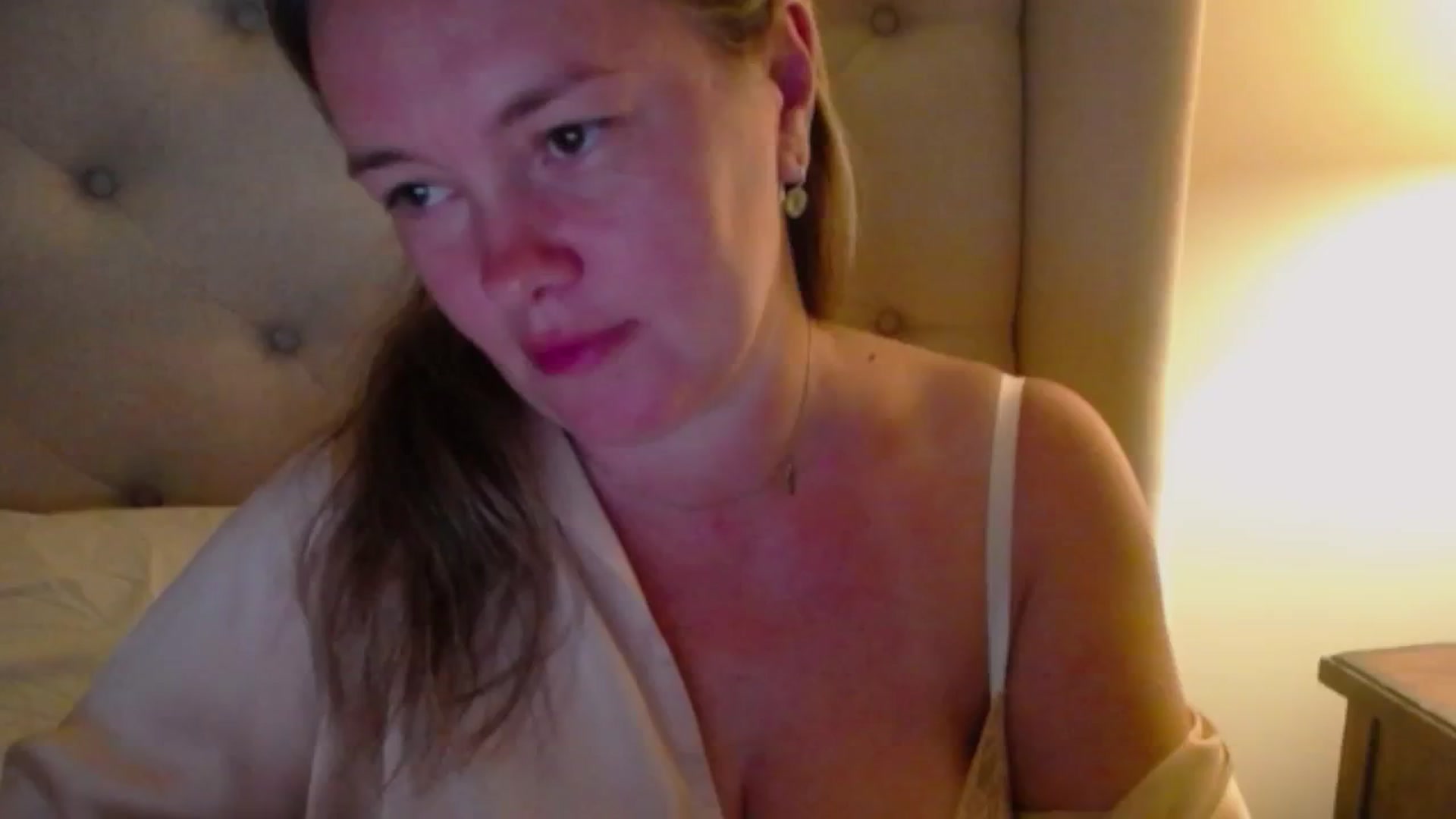 Gallery image thumbnail from J0llye's myfreecams stream on, 08/07/2024, 03:45 image 9 of 20
