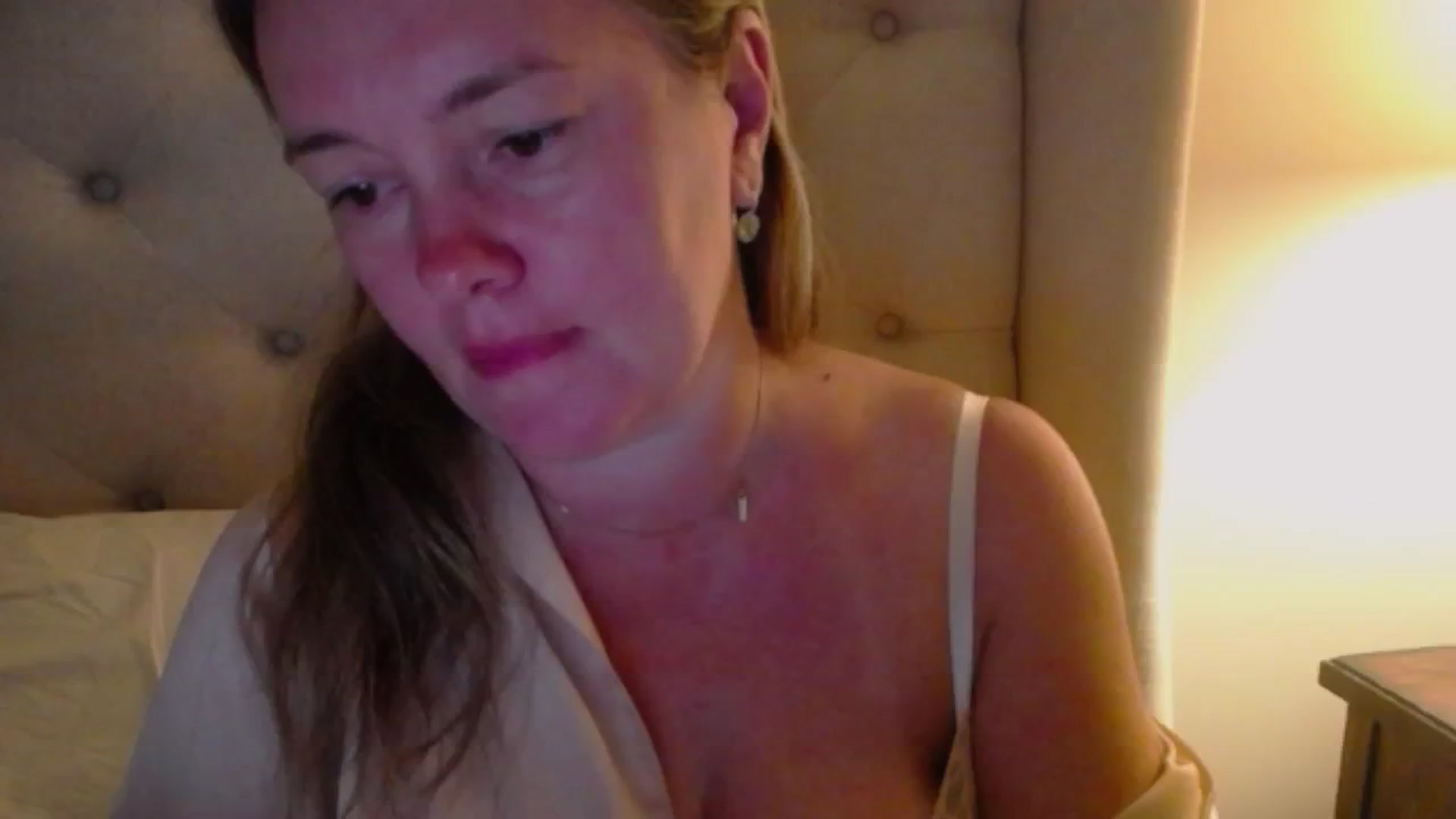 Gallery image thumbnail from J0llye's myfreecams stream on, 08/07/2024, 03:45 image 13 of 20