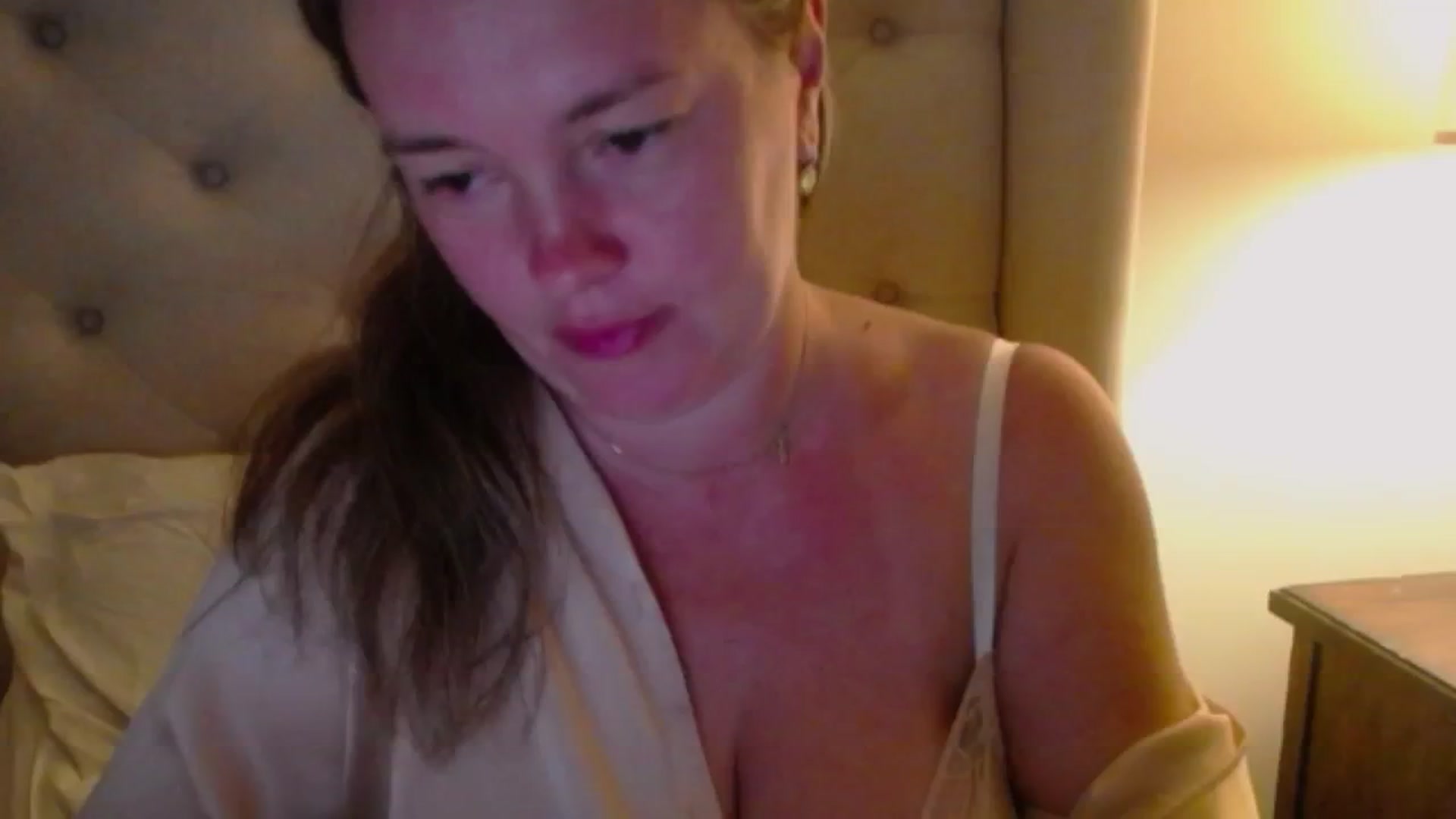 Gallery image thumbnail from J0llye's myfreecams stream on, 08/07/2024, 03:45 image 4 of 20