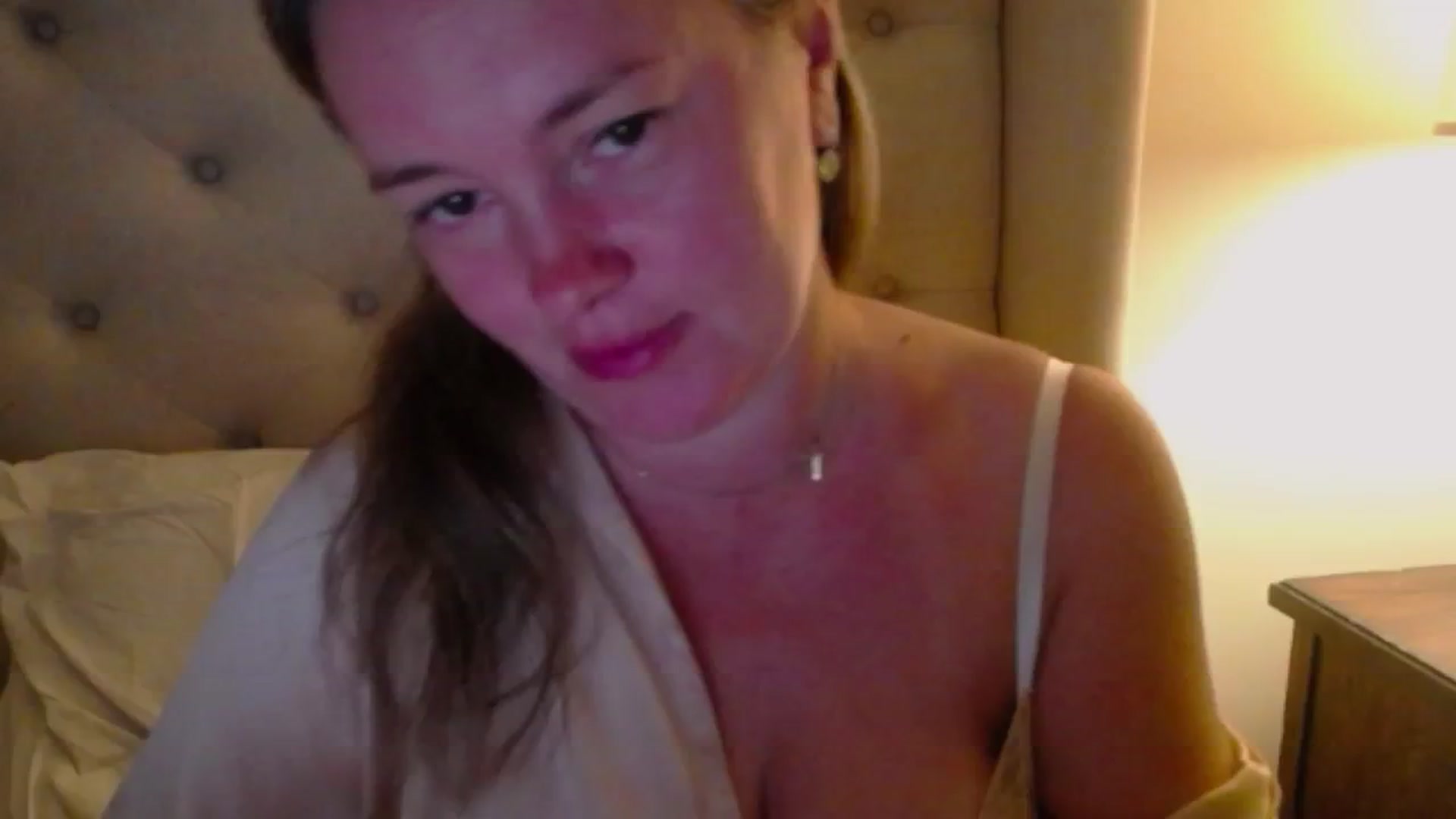 Gallery image thumbnail from J0llye's myfreecams stream on, 08/07/2024, 03:45 image 8 of 20