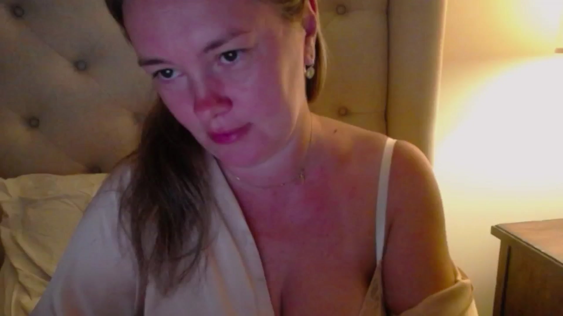 Gallery image thumbnail from J0llye's myfreecams stream on, 08/07/2024, 03:45 image 6 of 20