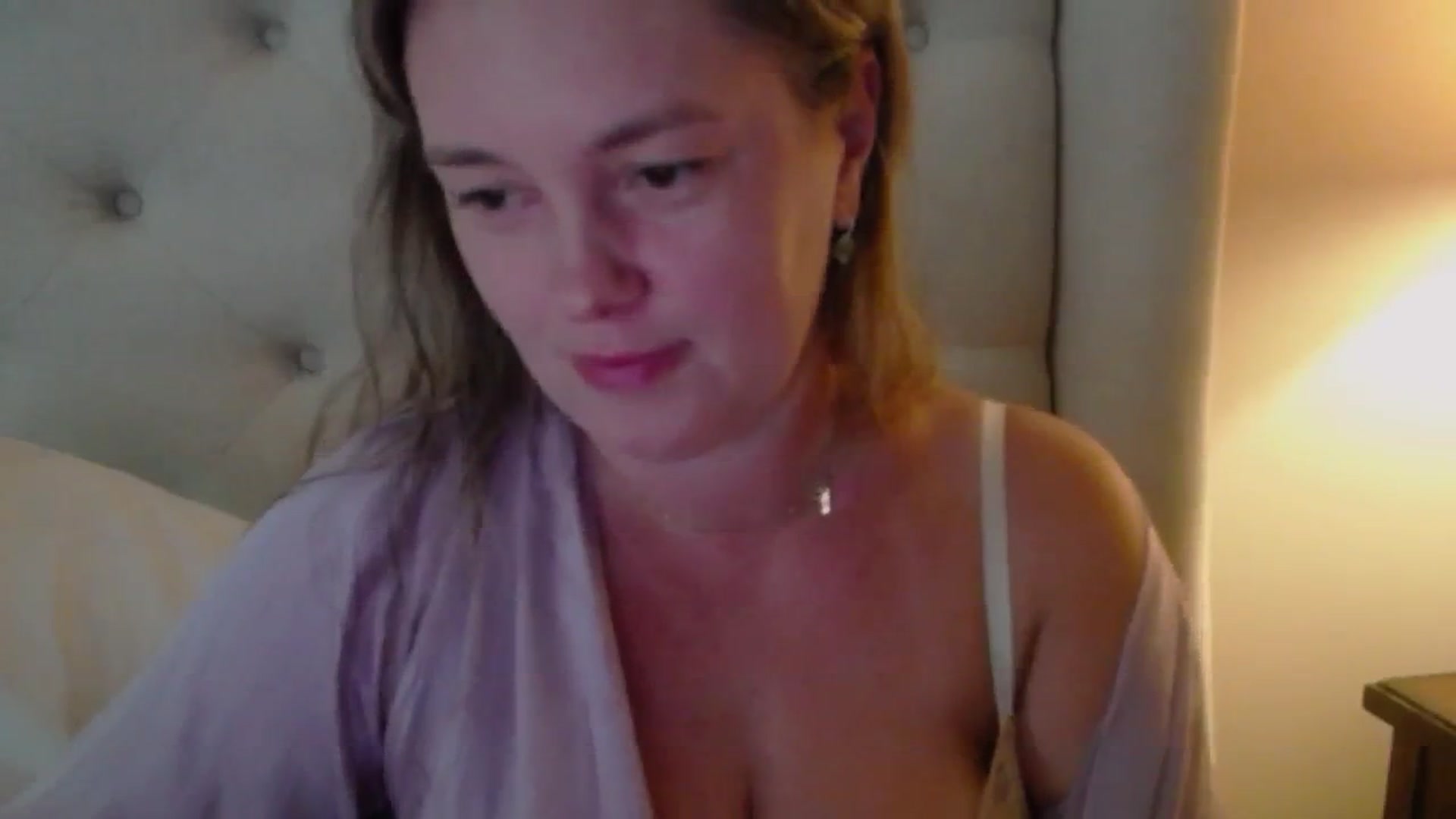 Gallery image thumbnail from J0llye's myfreecams stream on, 08/07/2024, 20:21 image 20 of 20