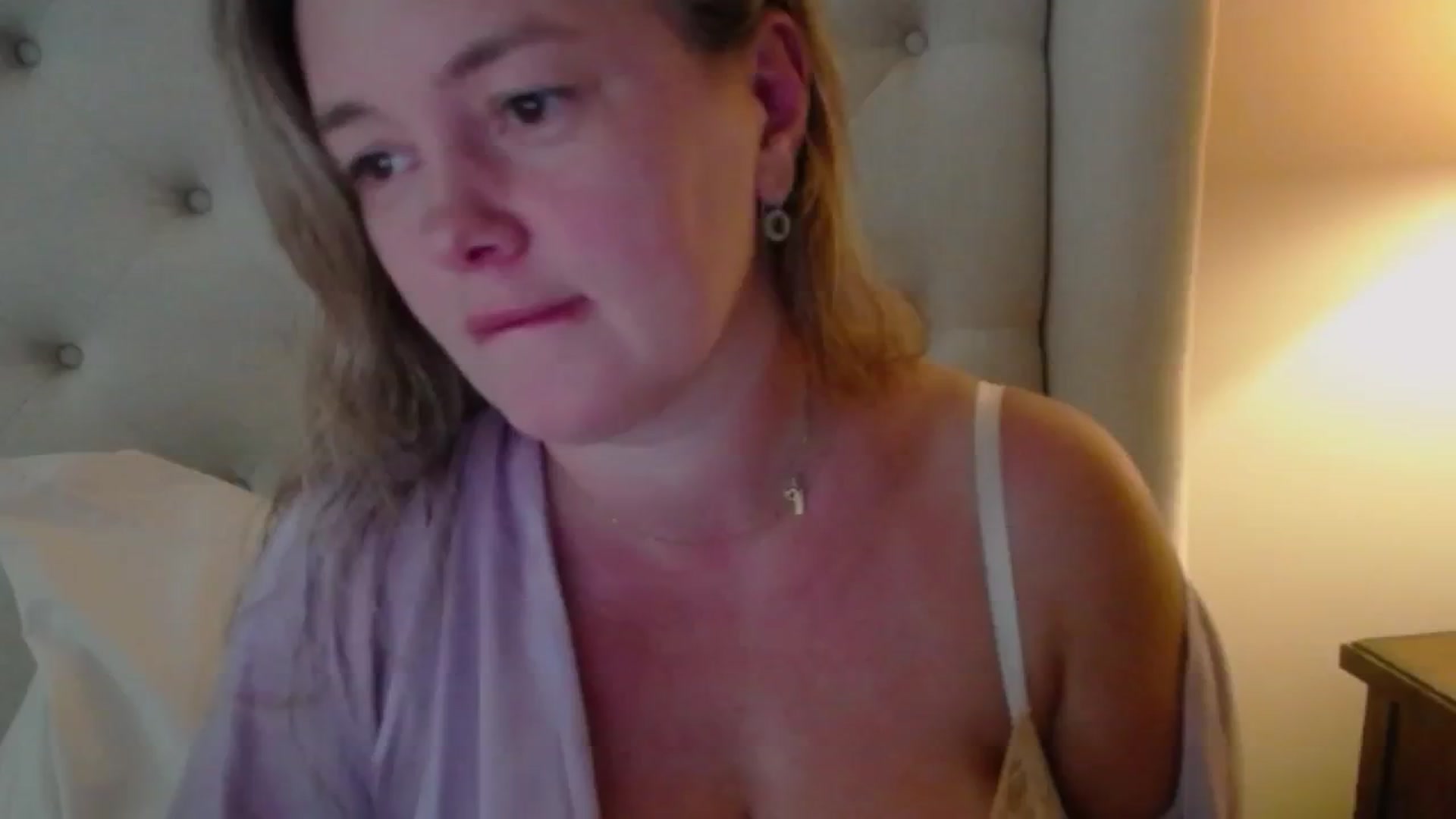 Gallery image thumbnail from J0llye's myfreecams stream on, 08/07/2024, 20:21 image 6 of 20