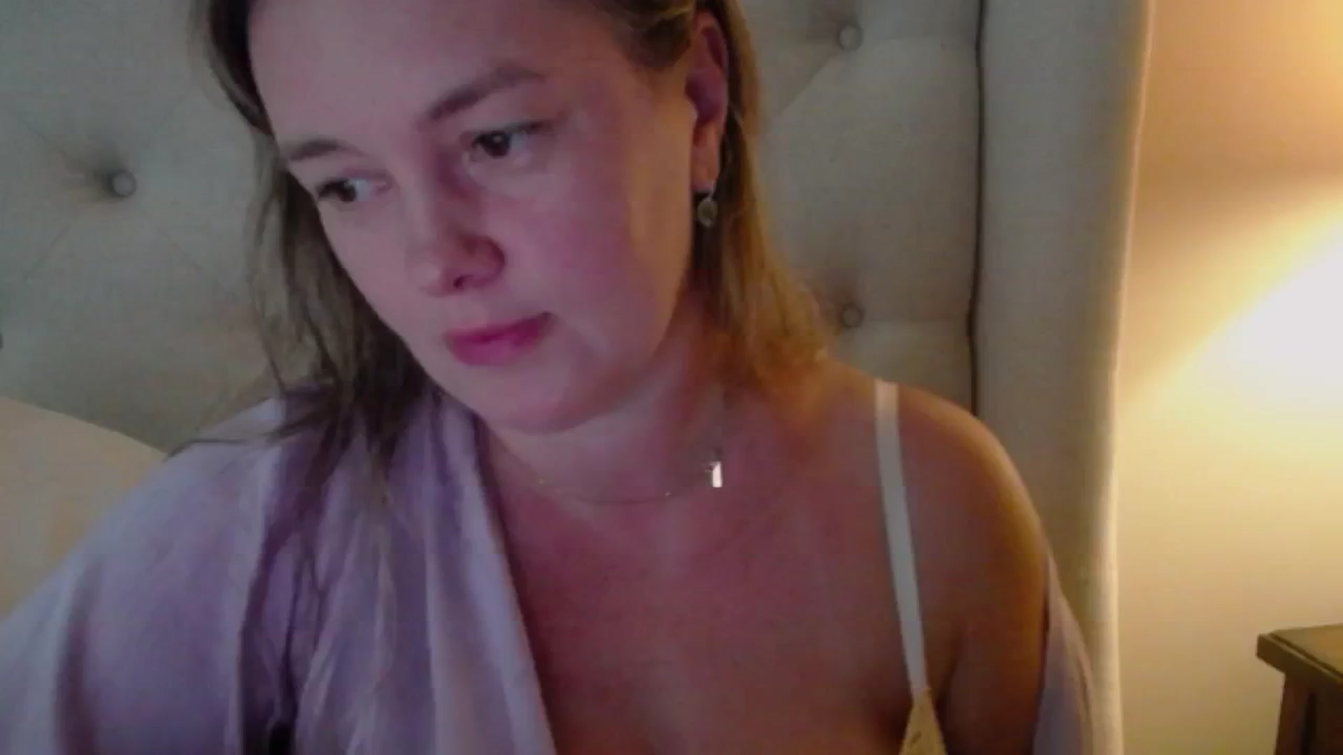 Gallery image thumbnail from J0llye's myfreecams stream on, 08/07/2024, 20:21 image 19 of 20