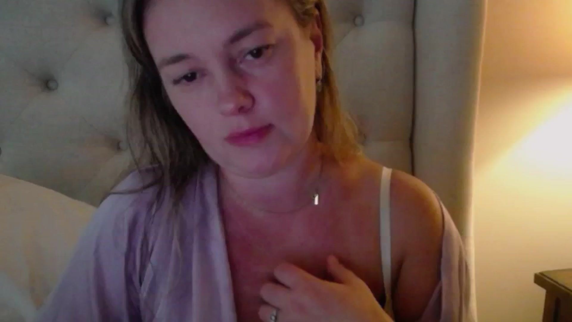 Gallery image thumbnail from J0llye's myfreecams stream on, 08/07/2024, 20:21 image 17 of 20