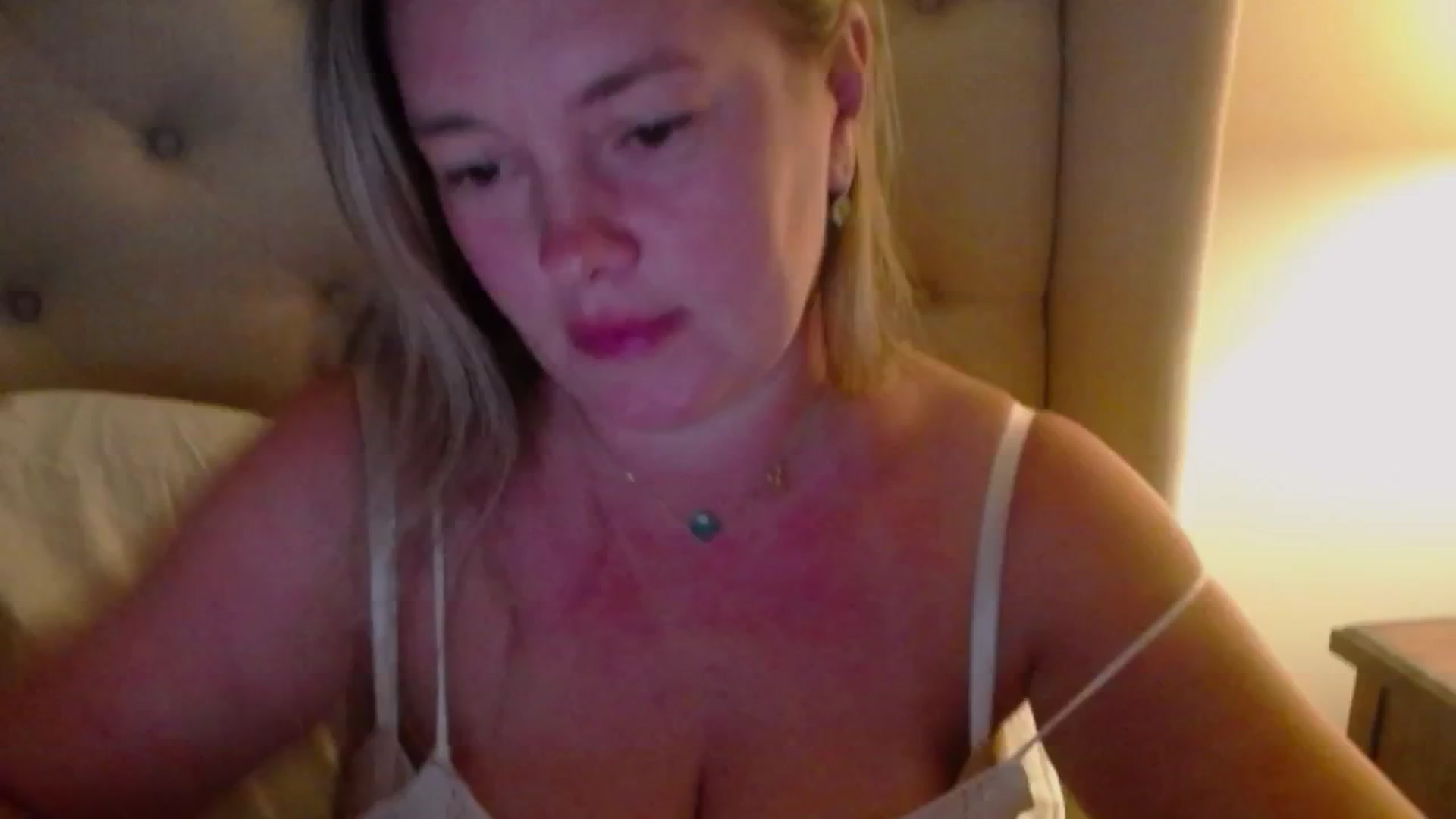 Gallery image thumbnail from J0llye's myfreecams stream on, 08/08/2024, 04:07 image 13 of 20