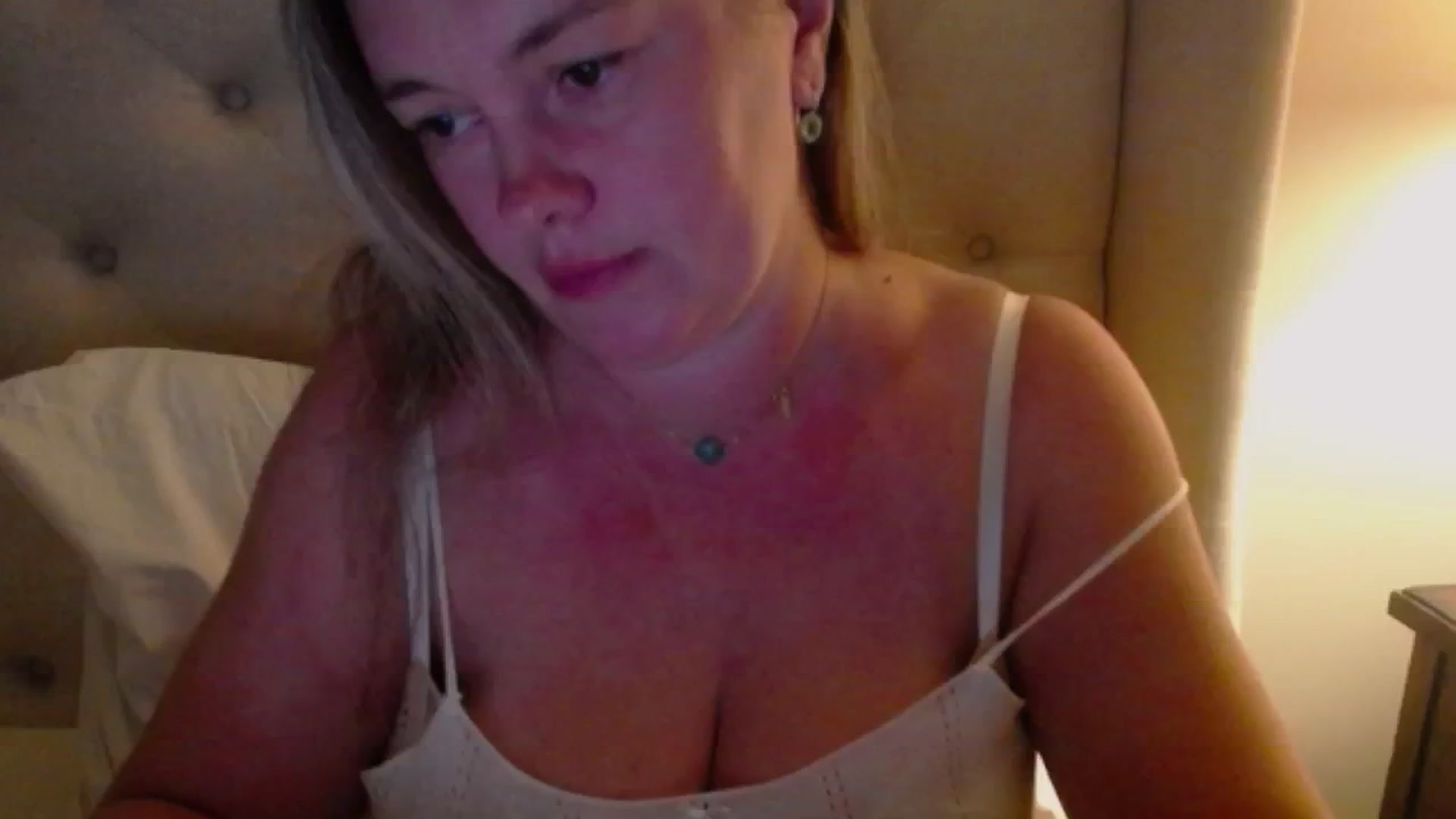 Gallery image thumbnail from J0llye's myfreecams stream on, 08/08/2024, 04:07 image 2 of 20