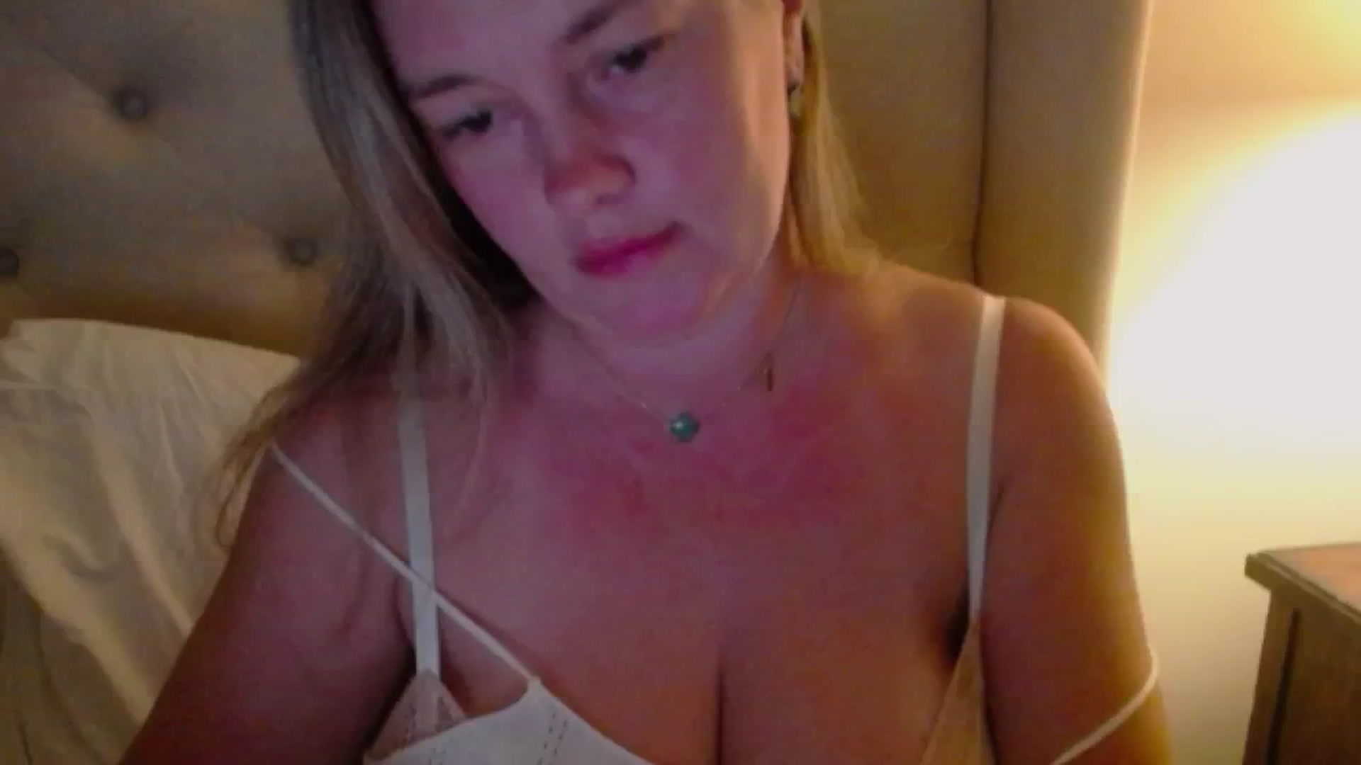 Gallery image thumbnail from J0llye's myfreecams stream on, 08/08/2024, 04:07 image 18 of 20