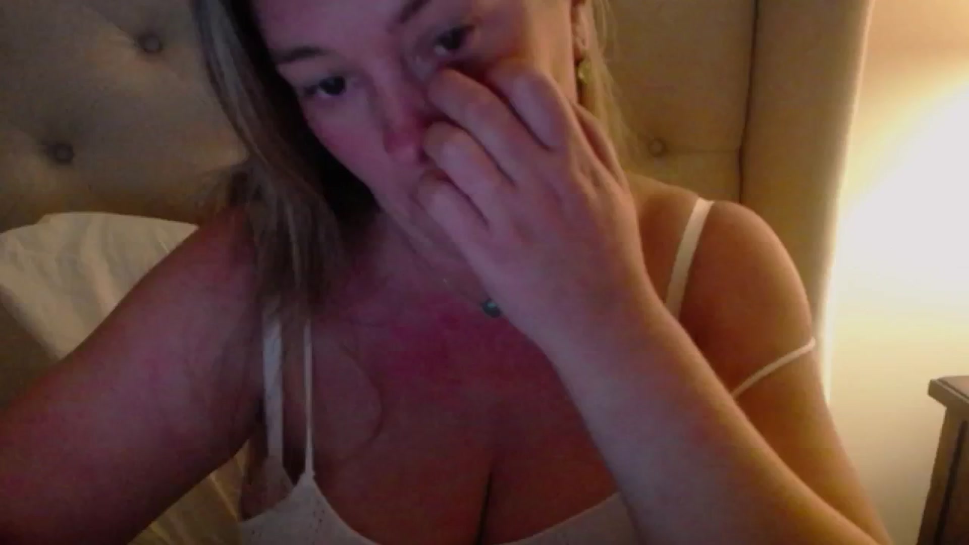 Gallery image thumbnail from J0llye's myfreecams stream on, 08/08/2024, 04:07 image 7 of 20