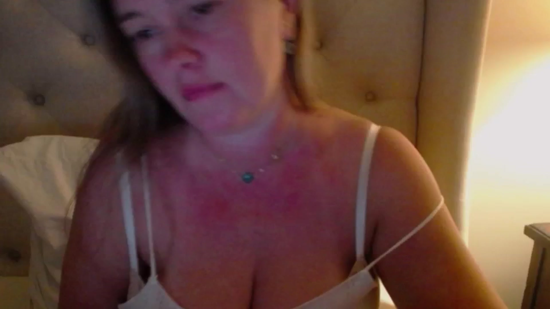 Gallery image thumbnail from J0llye's myfreecams stream on, 08/08/2024, 04:07 image 3 of 20