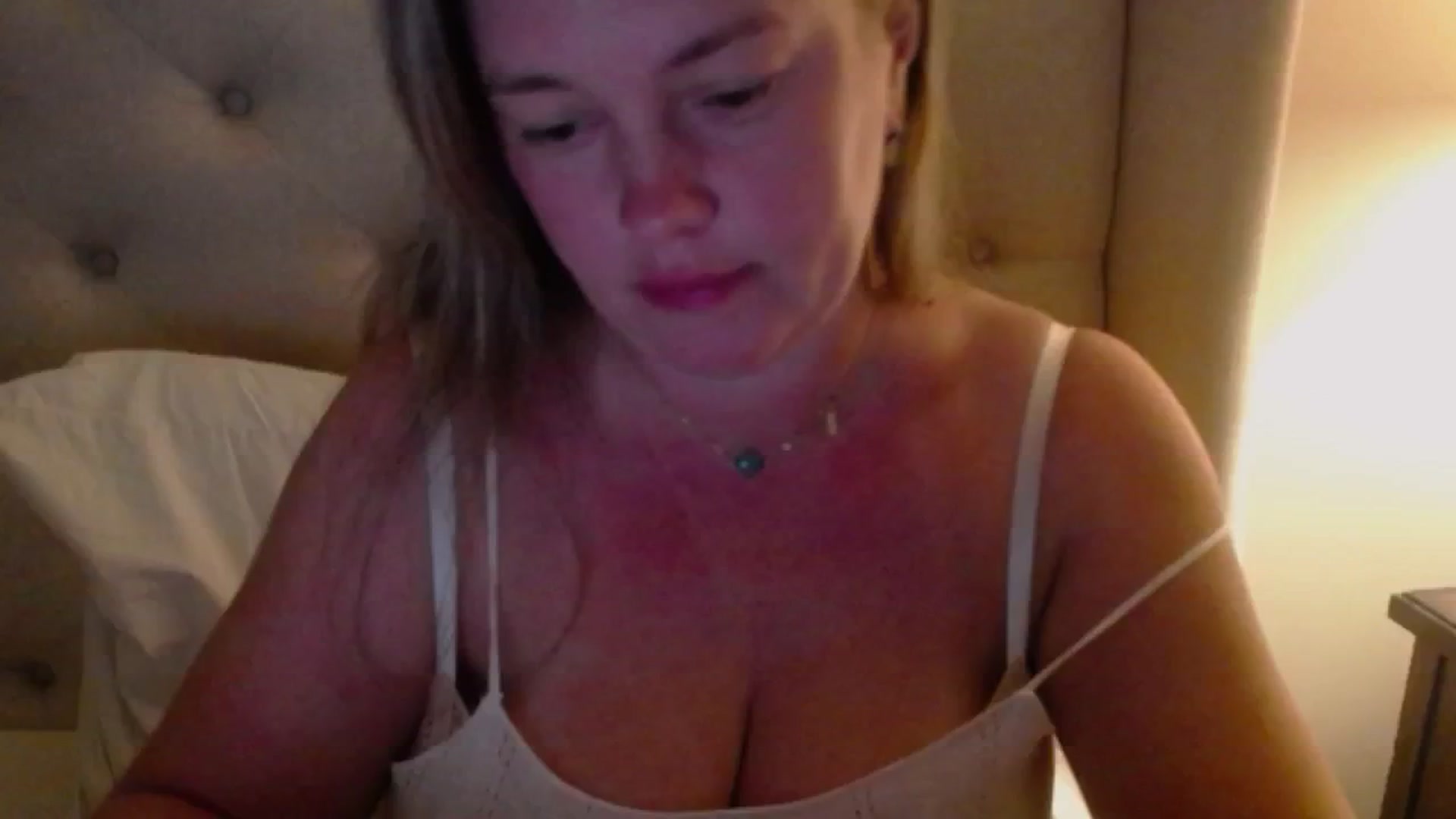 Gallery image thumbnail from J0llye's myfreecams stream on, 08/08/2024, 04:07 image 4 of 20