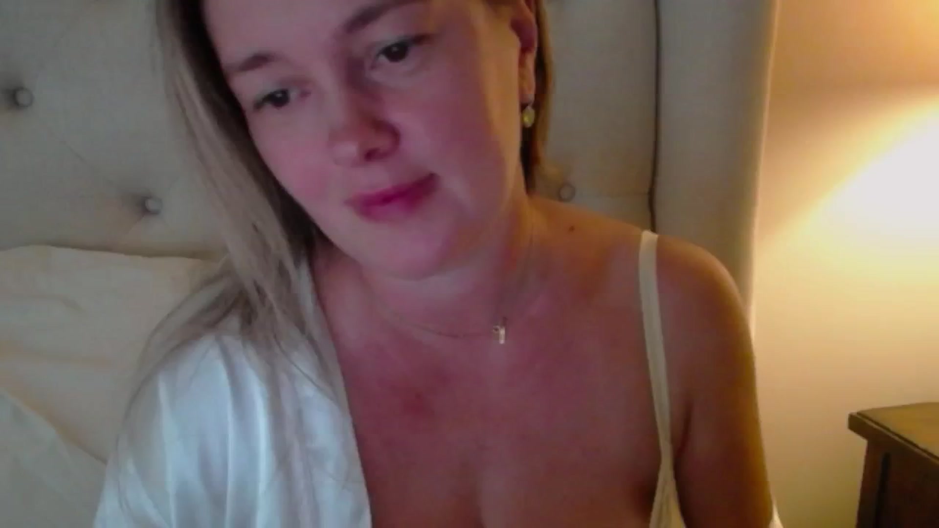 Gallery image thumbnail from J0llye's myfreecams stream on, 08/08/2024, 20:33 image 19 of 20