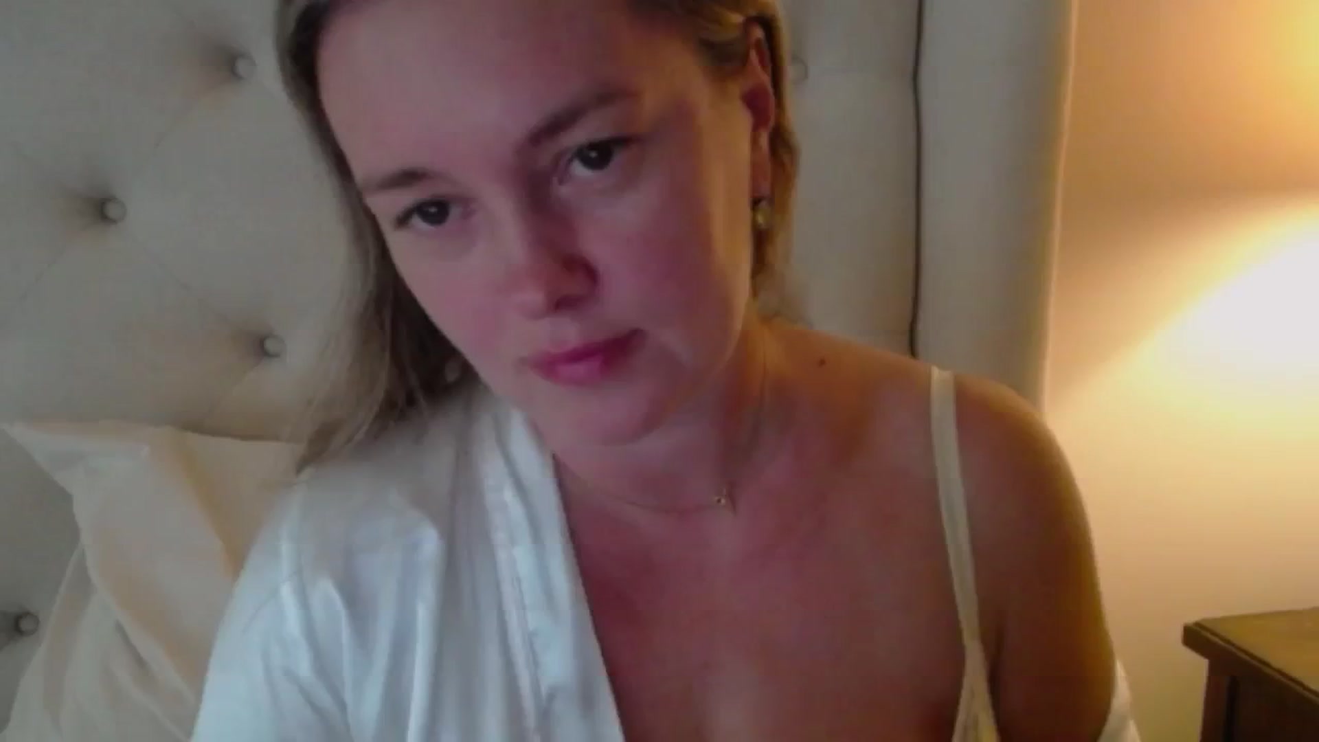 Gallery image thumbnail from J0llye's myfreecams stream on, 08/08/2024, 20:33 image 2 of 20