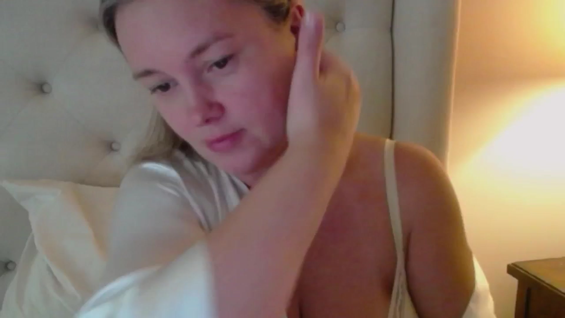 Gallery image thumbnail from J0llye's myfreecams stream on, 08/08/2024, 20:33 image 1 of 20