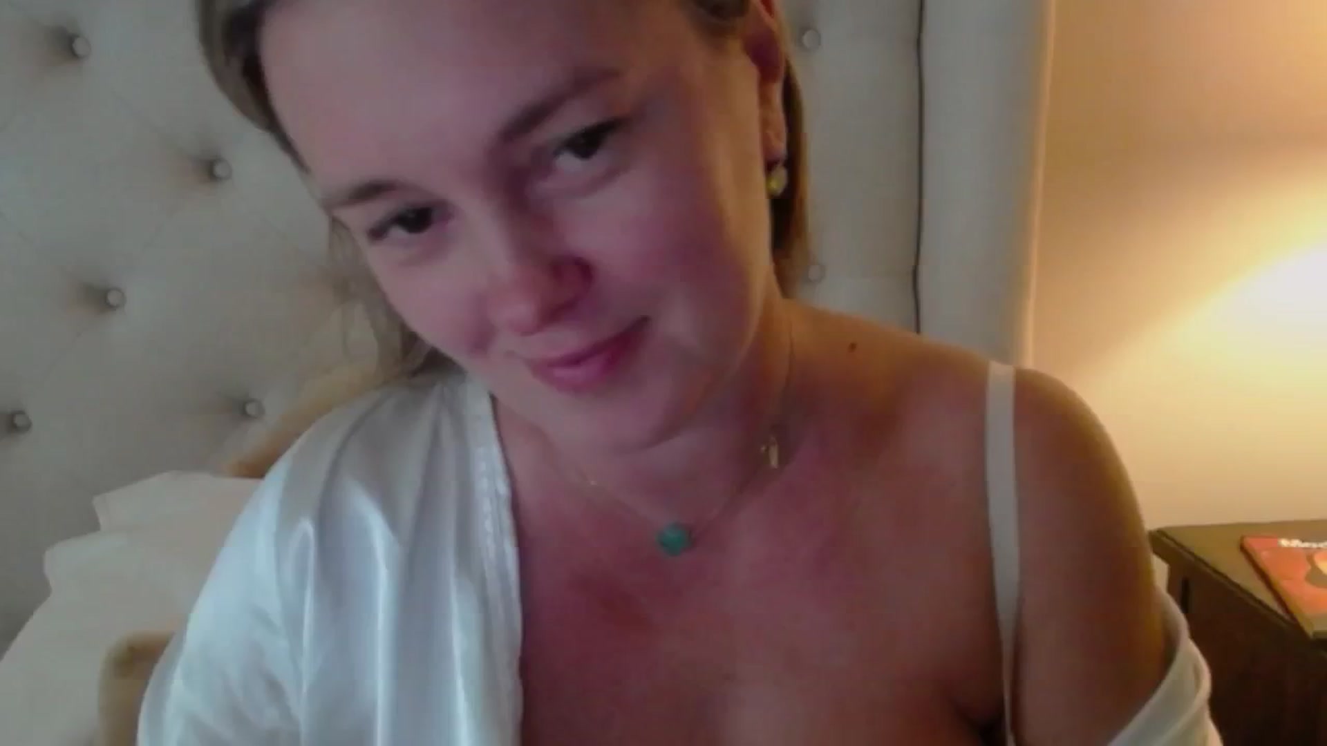Gallery image thumbnail from J0llye's myfreecams stream on, 08/09/2024, 20:31 image 5 of 20