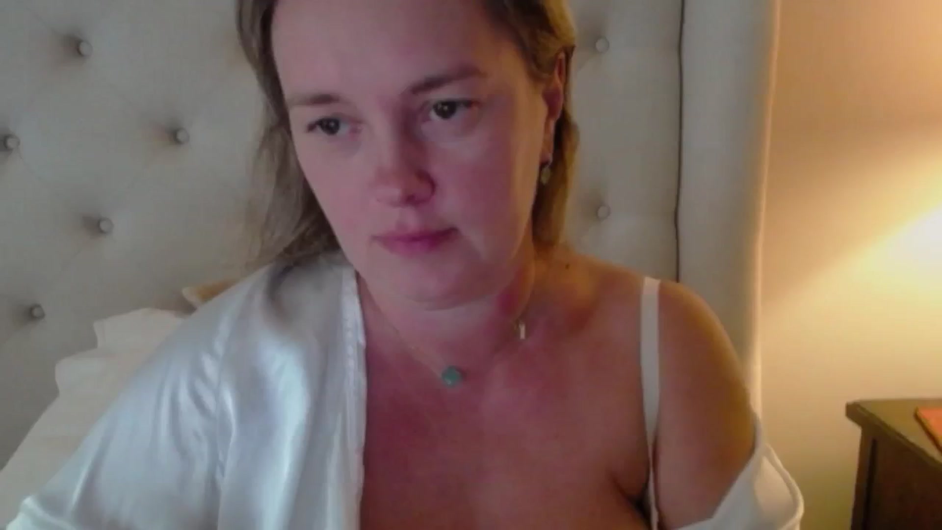 Gallery image thumbnail from J0llye's myfreecams stream on, 08/09/2024, 20:31 image 18 of 20