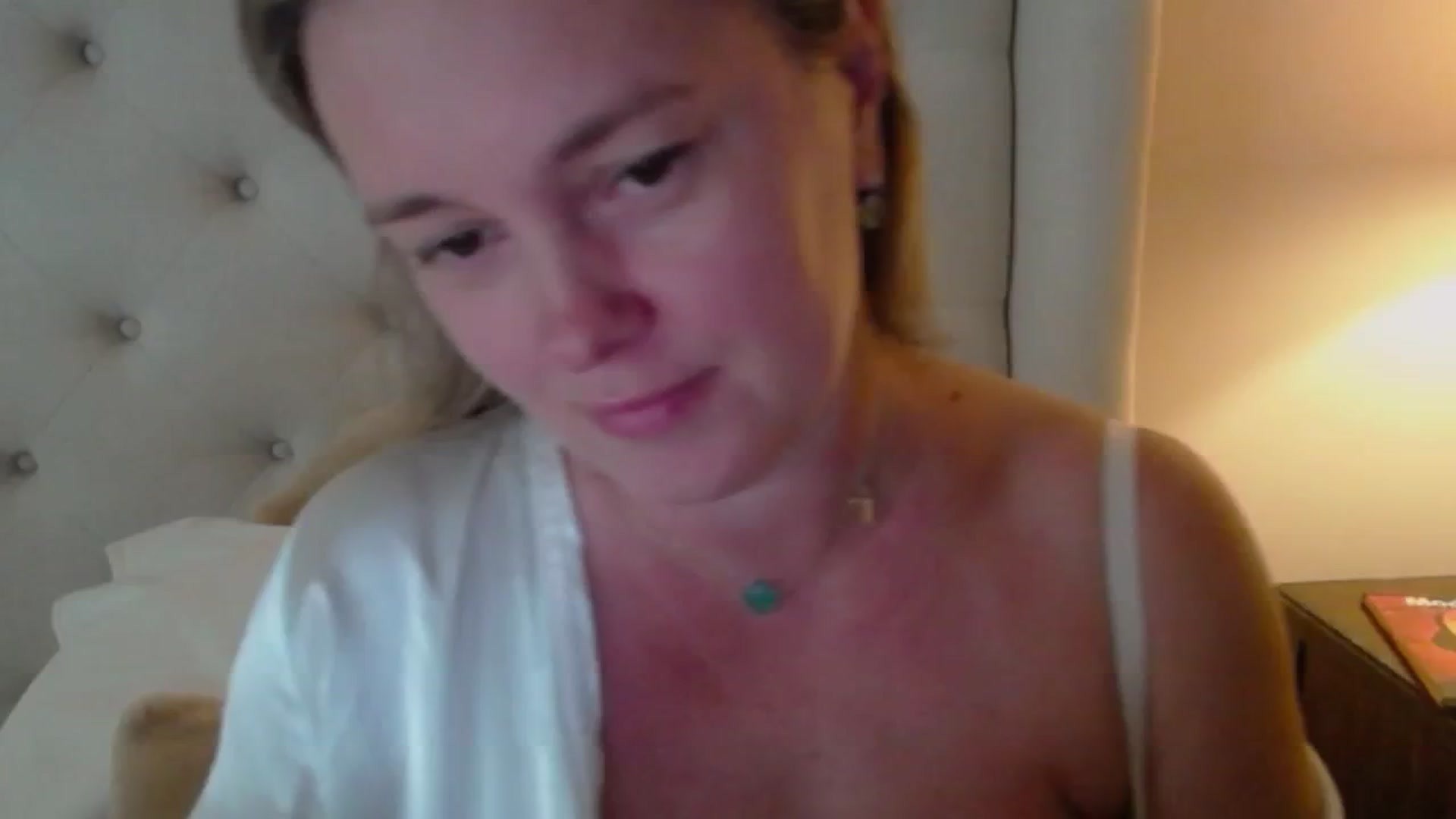 Gallery image thumbnail from J0llye's myfreecams stream on, 08/09/2024, 20:31 image 9 of 20