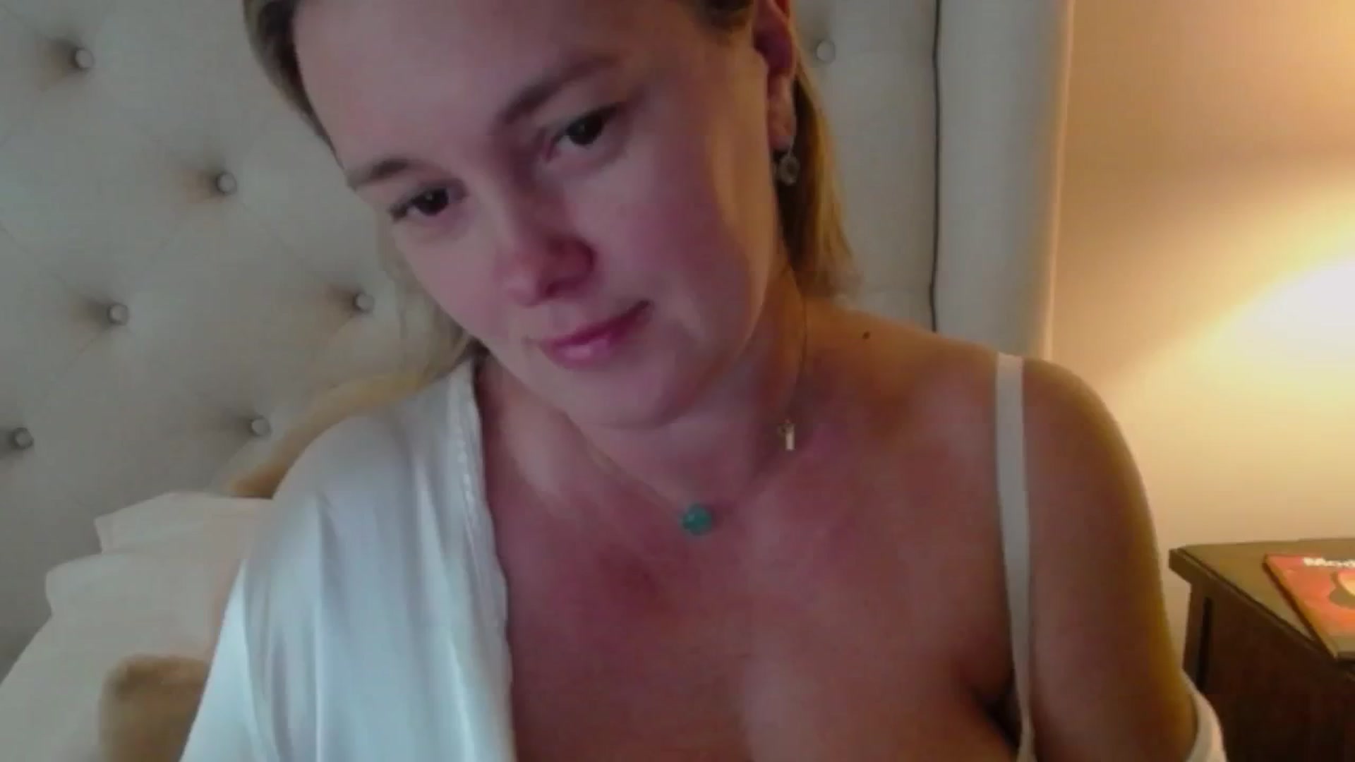 Gallery image thumbnail from J0llye's myfreecams stream on, 08/09/2024, 20:31 image 2 of 20