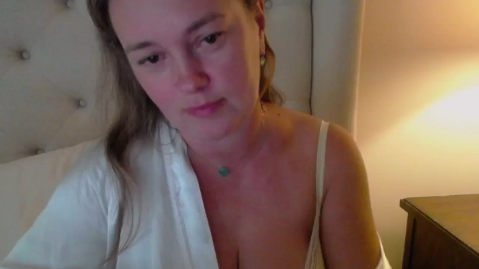 Gallery image thumbnail from J0llye's myfreecams stream on, 08/10/2024, 19:58 image 14 of 20