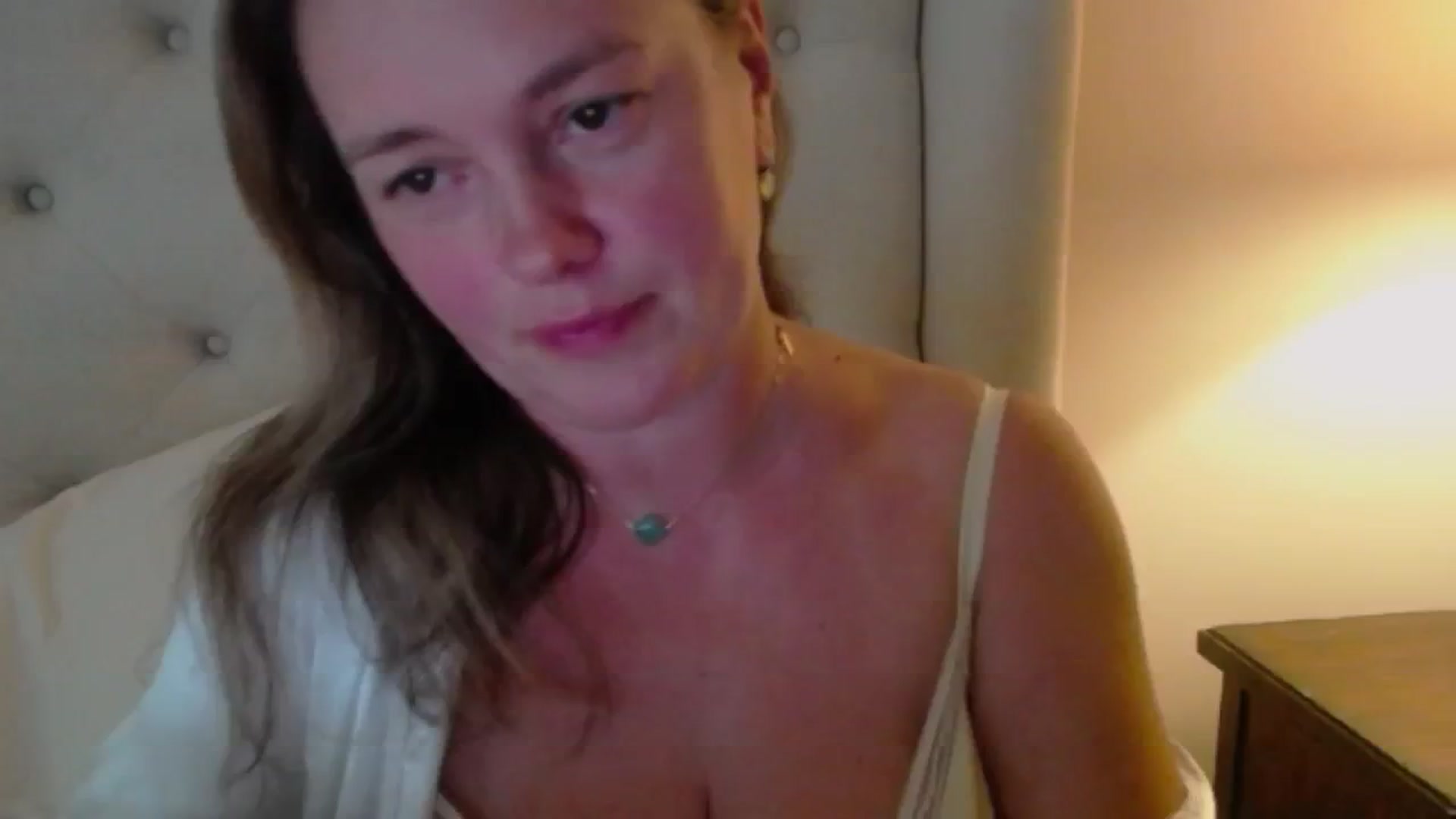 Gallery image thumbnail from J0llye's myfreecams stream on, 08/10/2024, 20:35 image 17 of 20