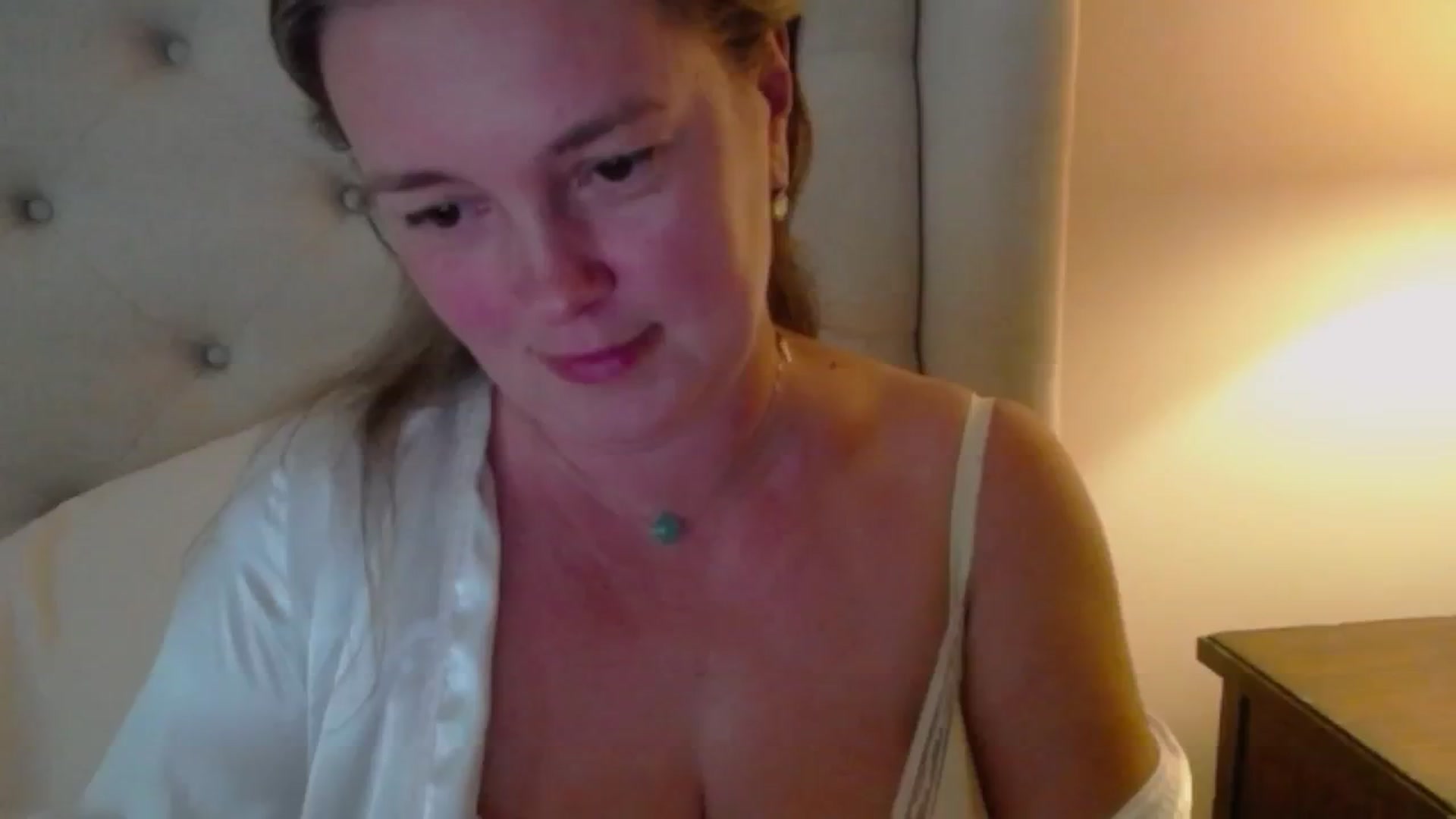 Gallery image thumbnail from J0llye's myfreecams stream on, 08/10/2024, 20:35 image 4 of 20