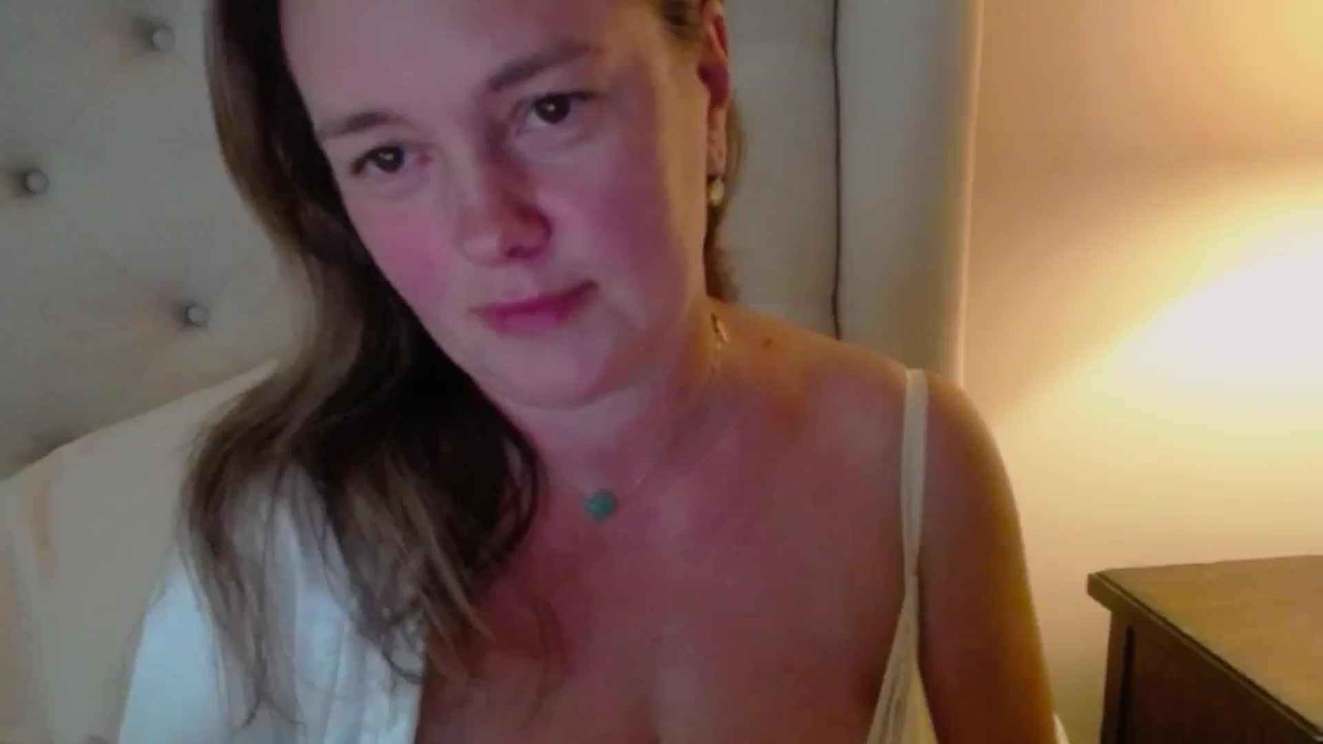 Gallery image thumbnail from J0llye's myfreecams stream on, 08/10/2024, 20:35 image 18 of 20